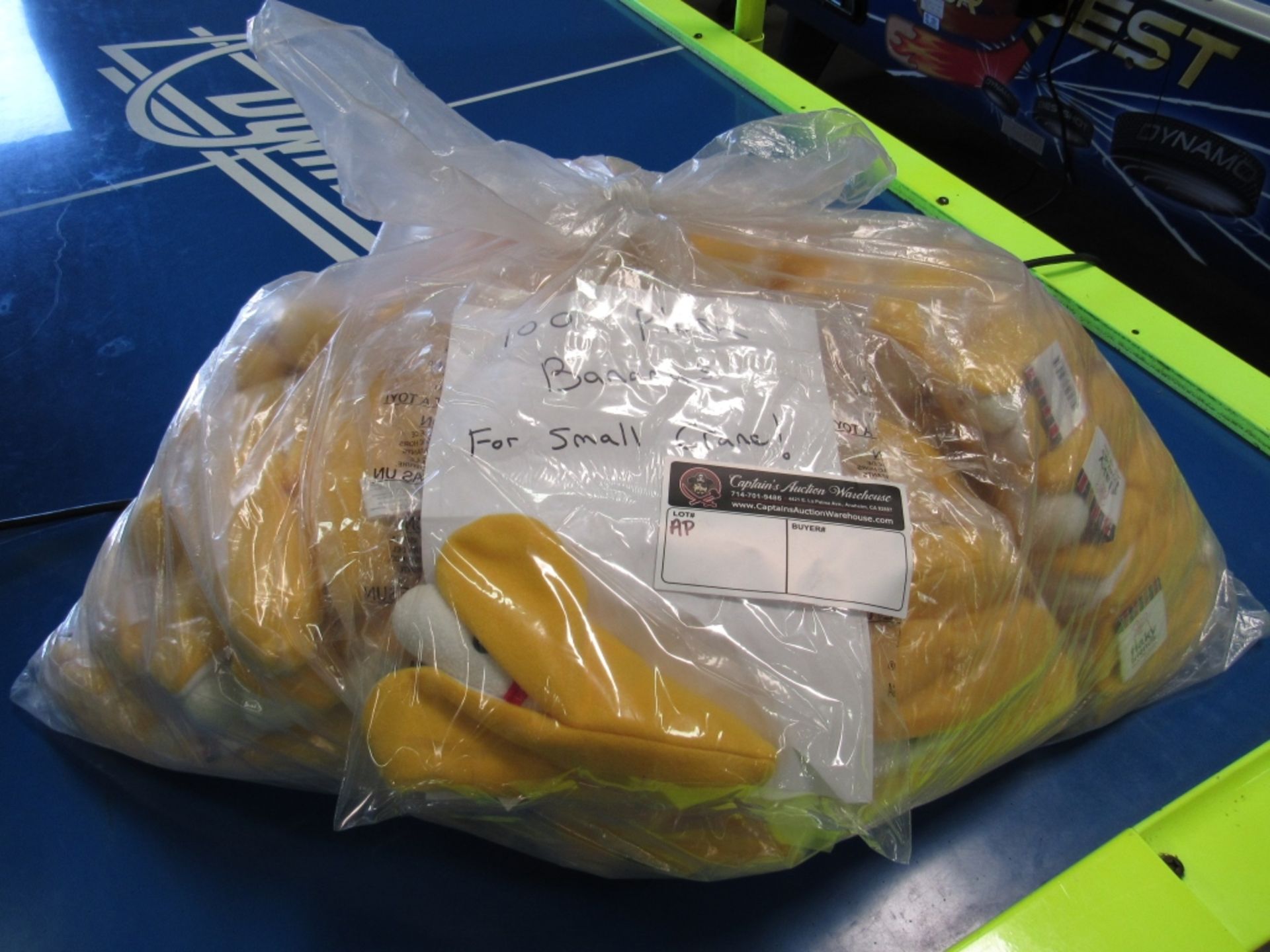 1 BAG LOT 100 CT. PLUSH BANANAS FLAKEY FRIENDS