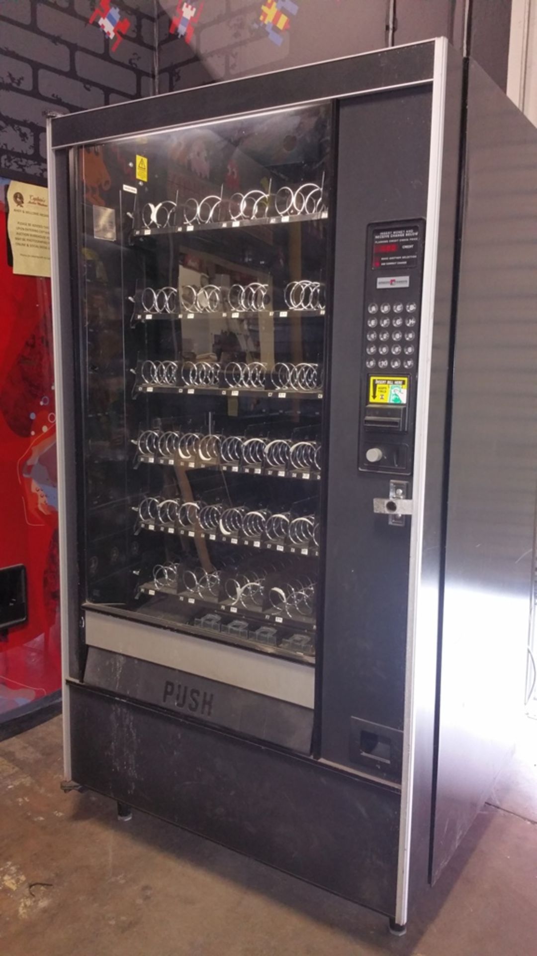 SNACKSHOP LCM3B SPIRAL SNACK VENDING MACHINE AUTOMATIC PRODUCTS WITH MARS BILL ACCEPTOR - Image 2 of 4
