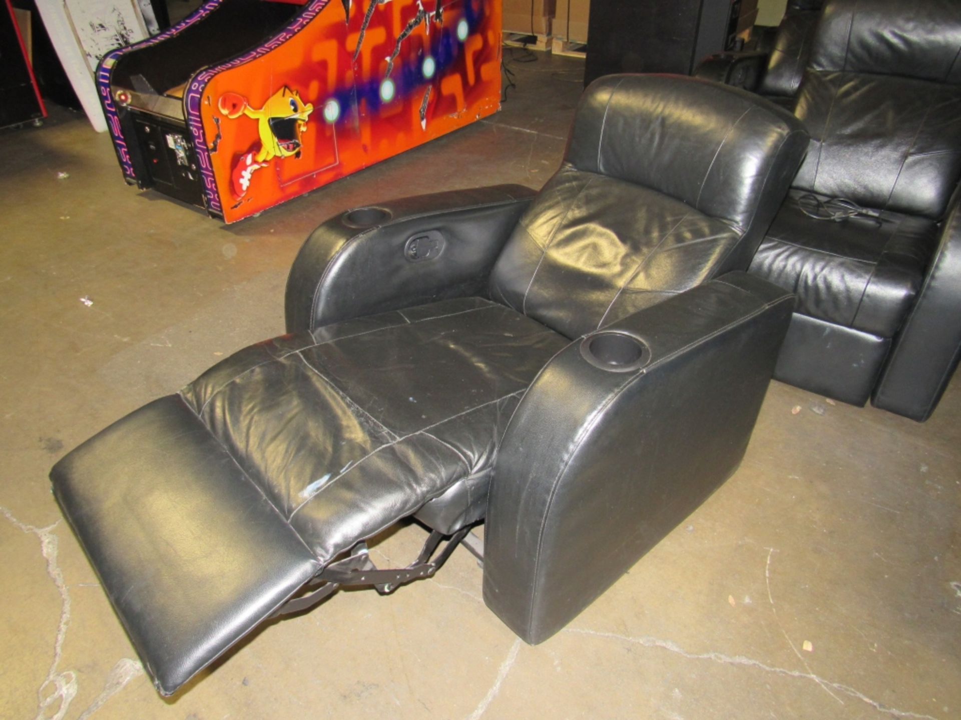 THEATER / GAMING RECLINER CHAIR W/ CUP HOLDERS
