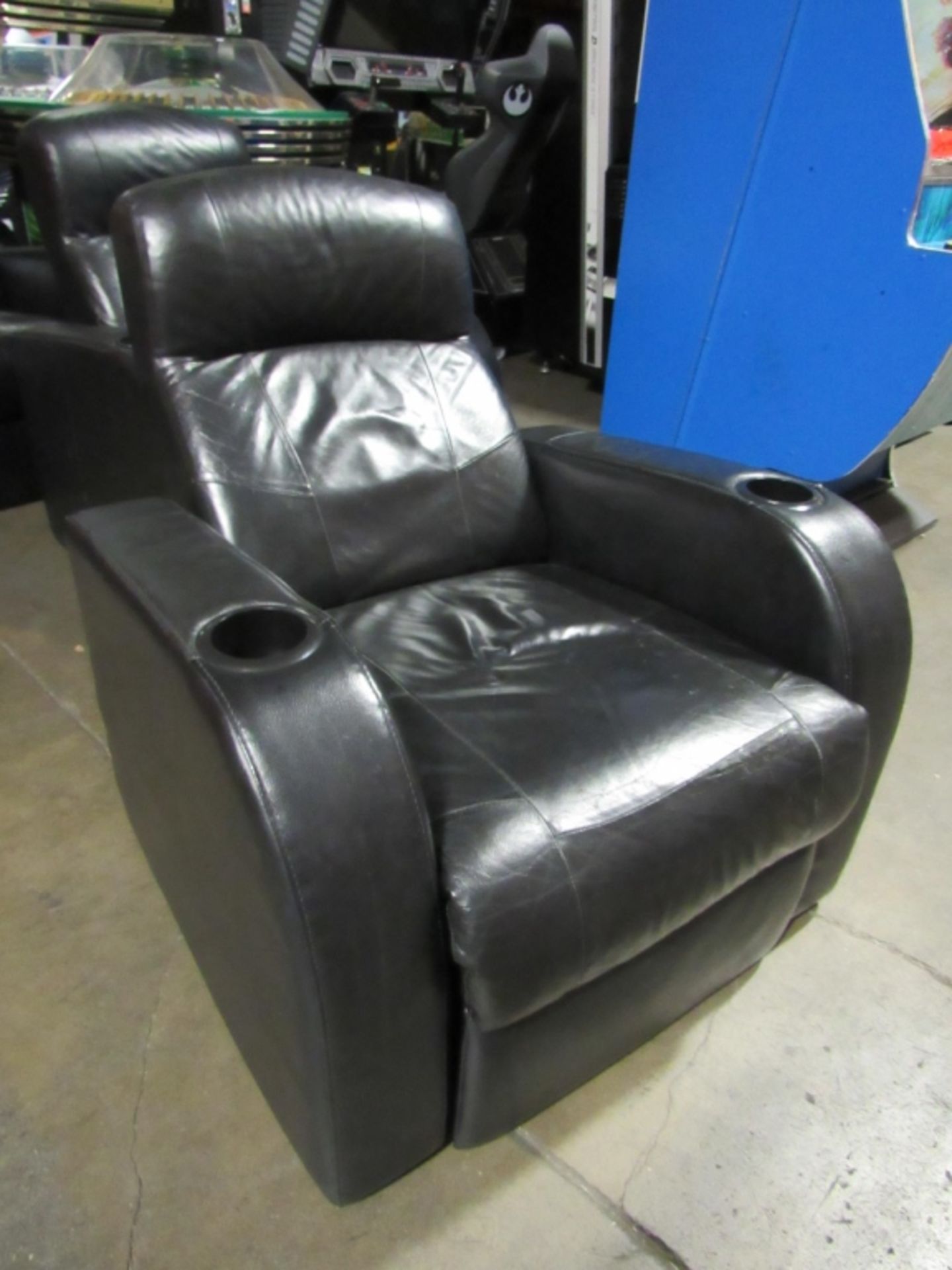 THEATER / GAMING RECLINER CHAIR W/ CUP HOLDERS