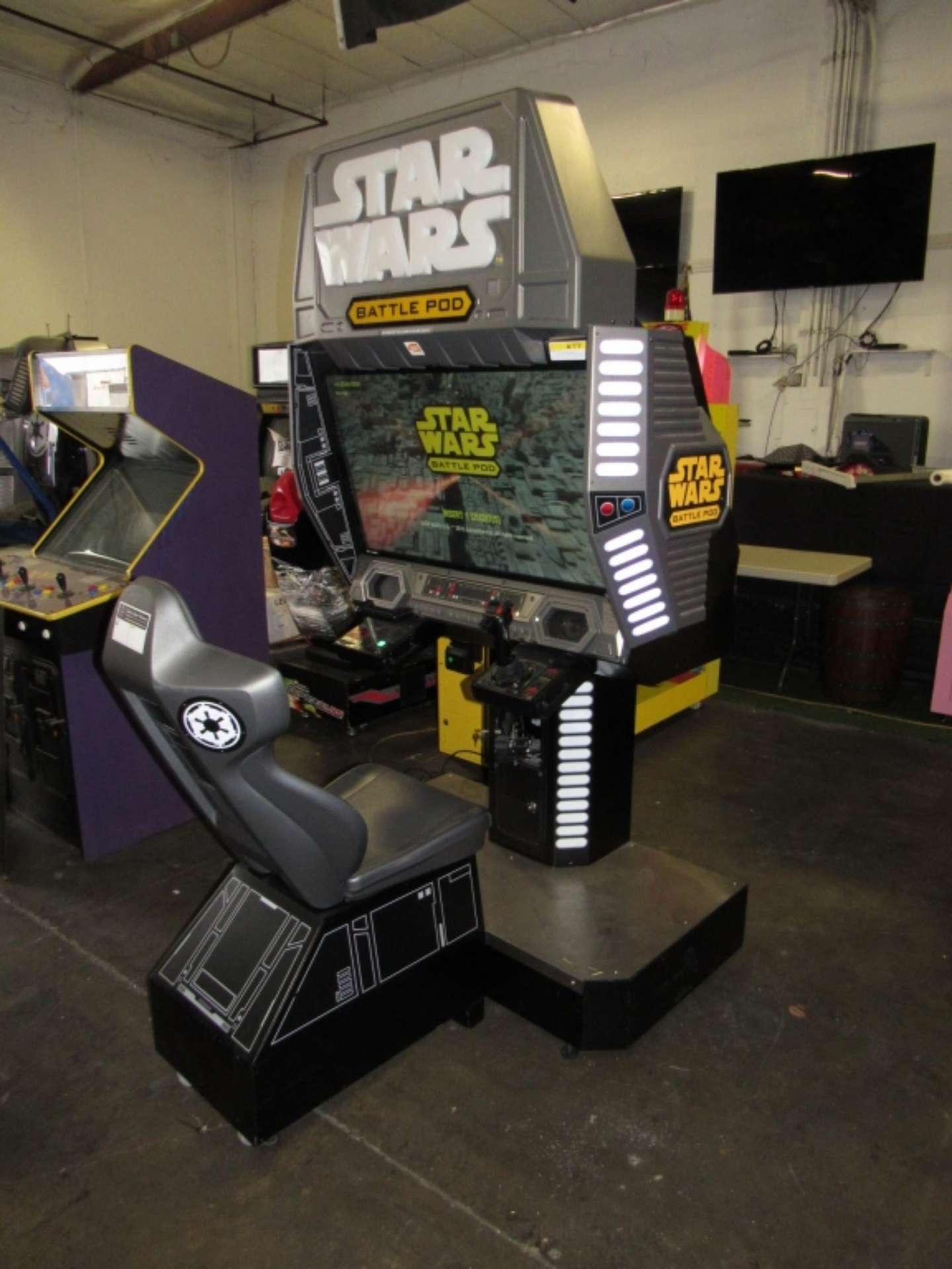 STAR WARS BATTLE POD 42" LCD ARCADE GAME NAMCO Item is in used ...