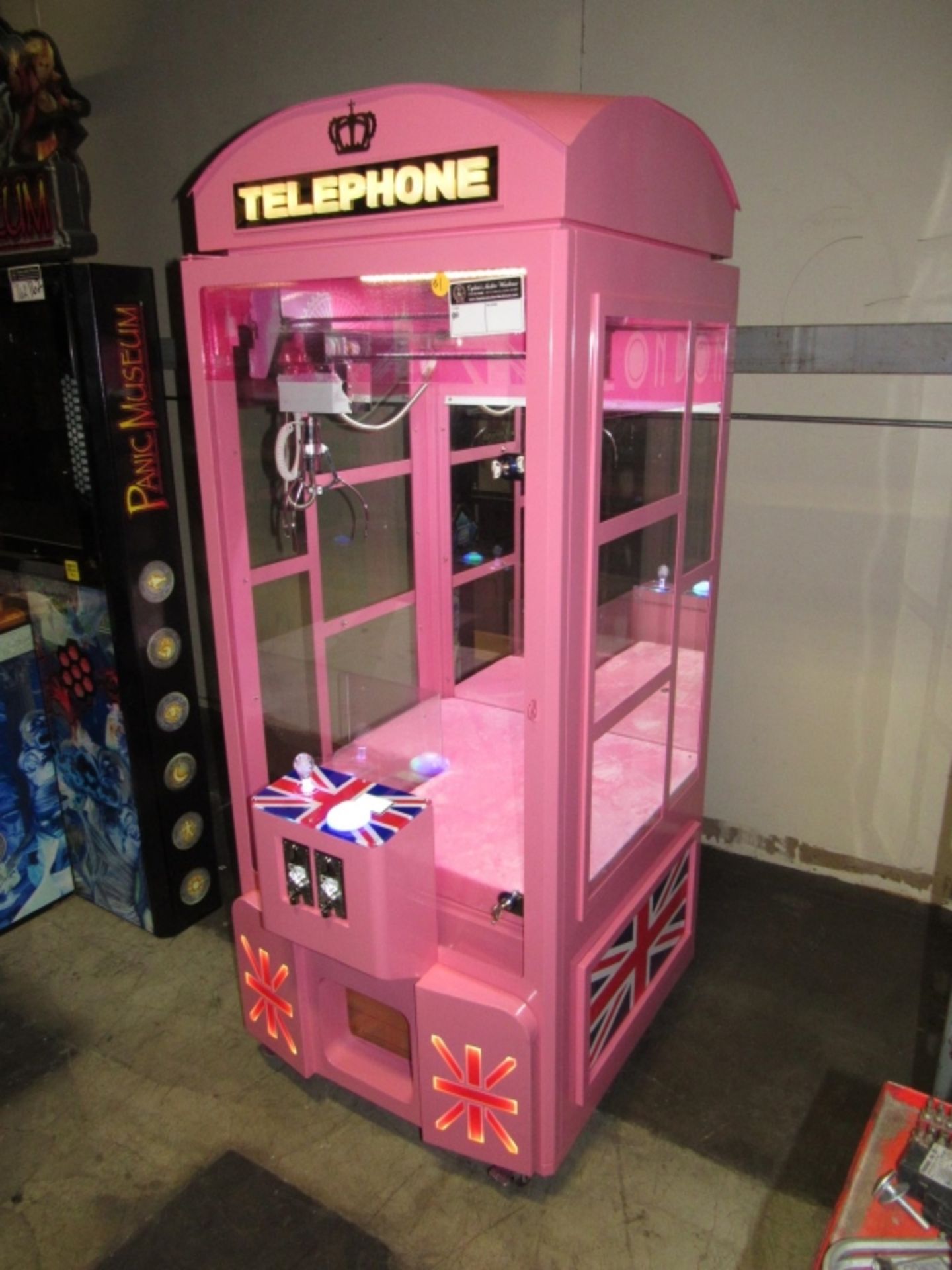 32" LONDON PHONE BOOTH PLUSH CRANE MACHINE - Image 2 of 9