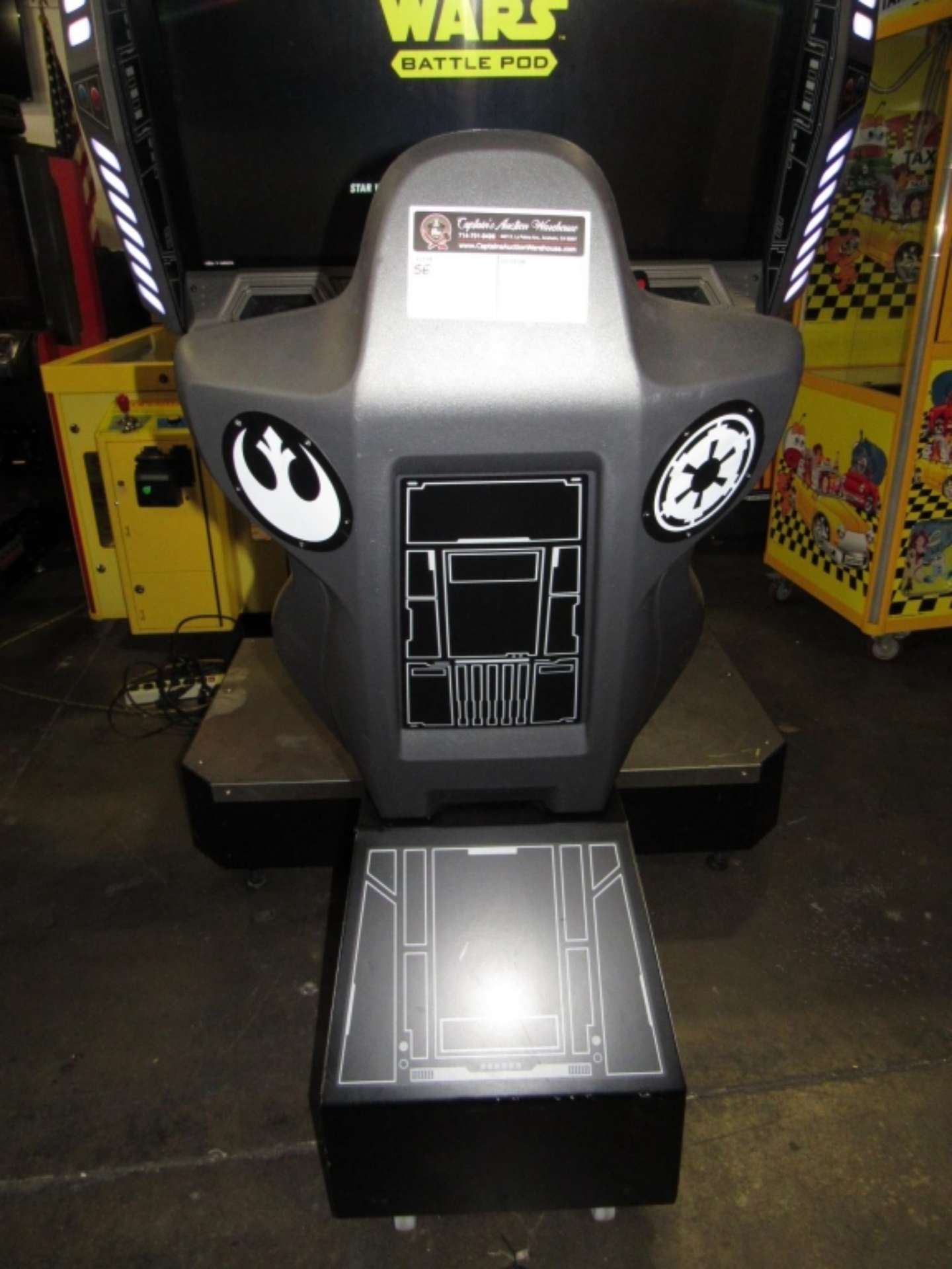 STAR WARS BATTLE POD 42" LCD ARCADE GAME NAMCO Item is in used ...