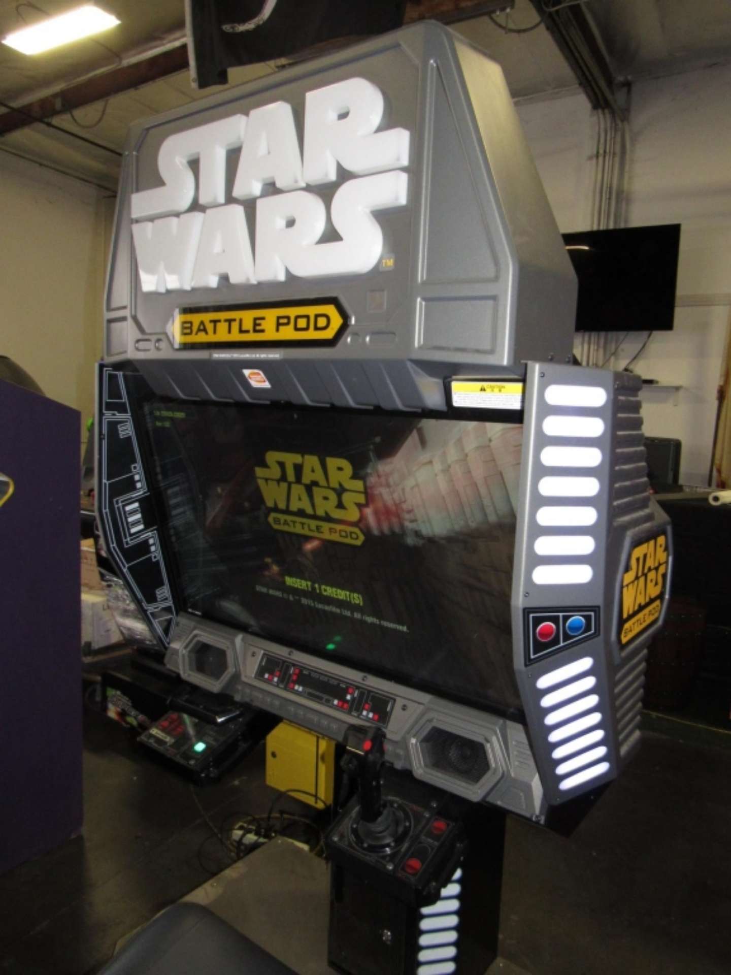 STAR WARS BATTLE POD 42" LCD ARCADE GAME NAMCO Item is in used ...