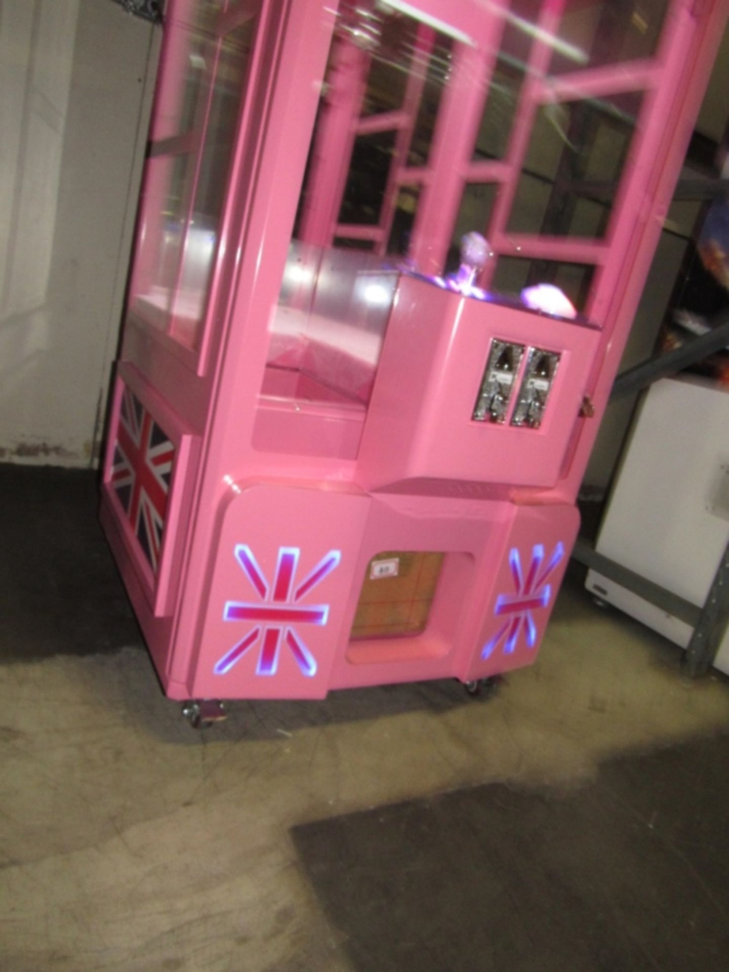 32" LONDON PHONE BOOTH PLUSH CRANE MACHINE - Image 5 of 9