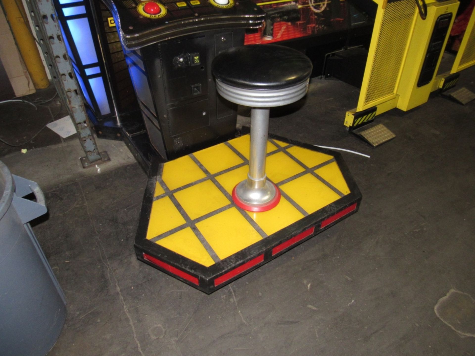 DEAL OR NO DEAL DELUXE SIZE ARCADE GAME ICE - Image 5 of 9