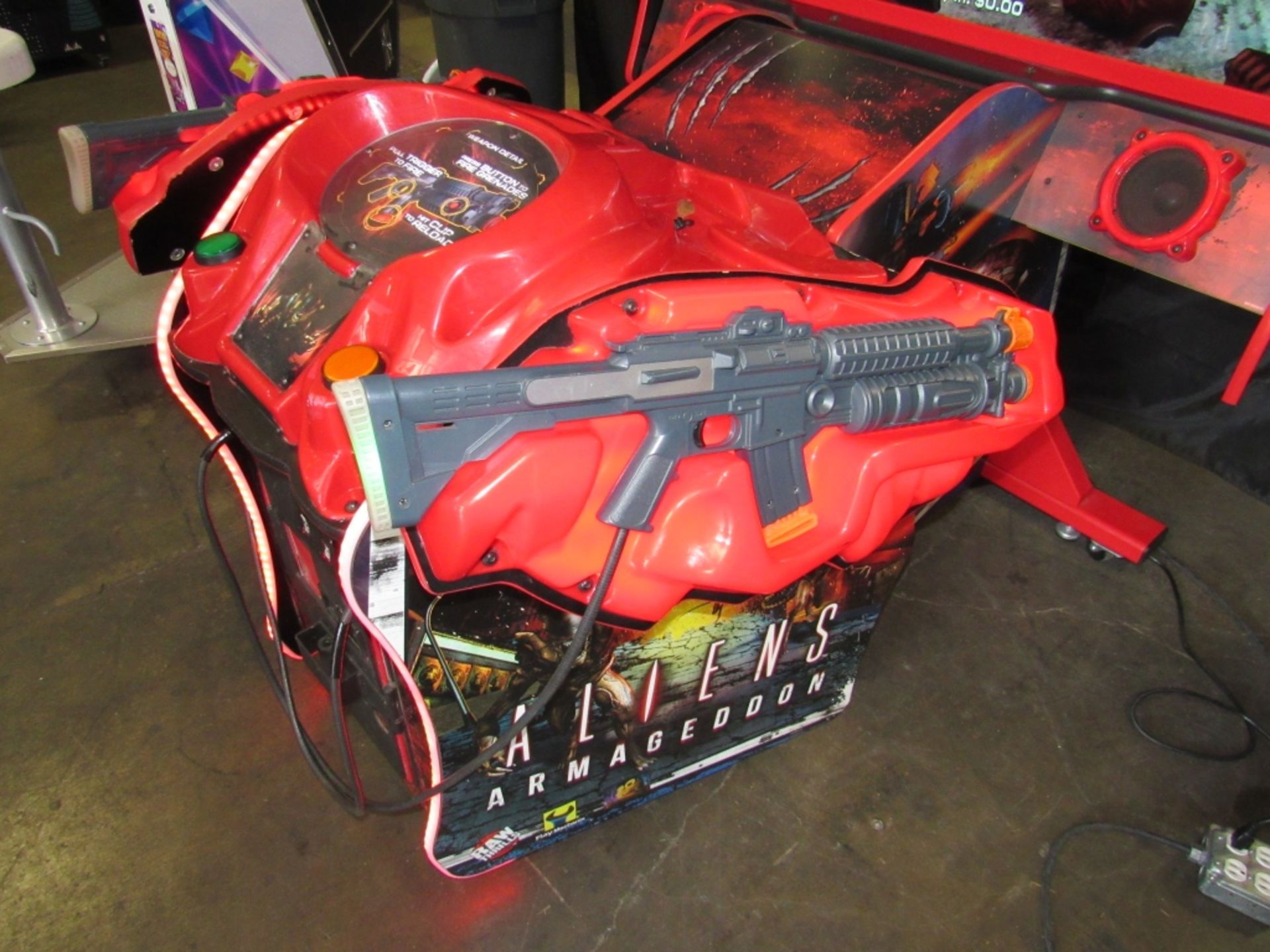 ALIENS ARMAGEDDON 55" LCD DELUXE ARCADE GAME - Image 4 of 9