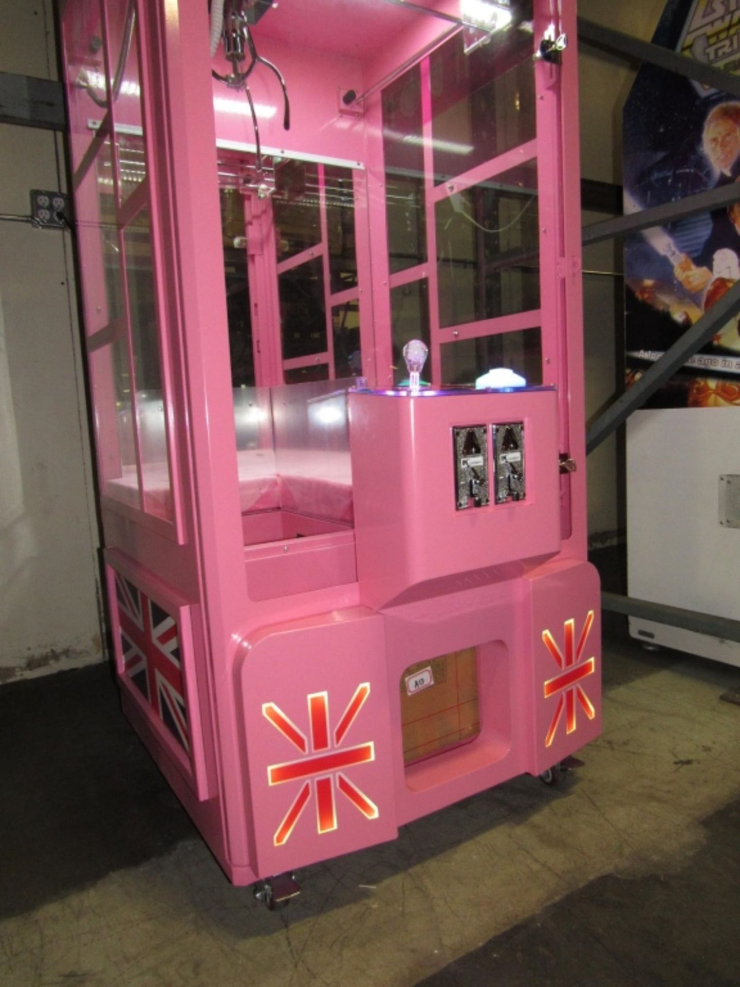 32" LONDON PHONE BOOTH PLUSH CRANE MACHINE - Image 6 of 9