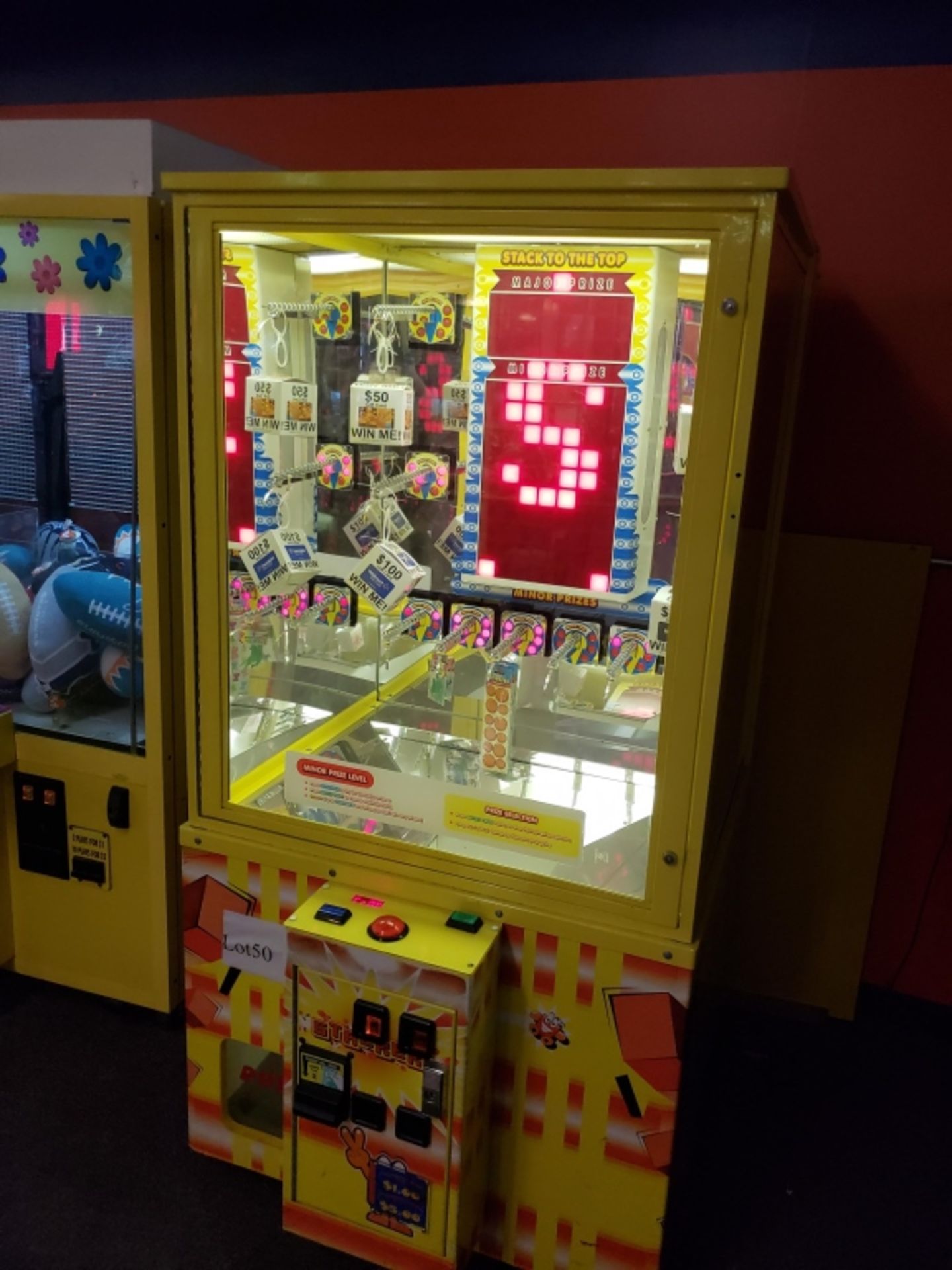 BUS SPORTS YELLOW STACKER PRIZE MACHINE