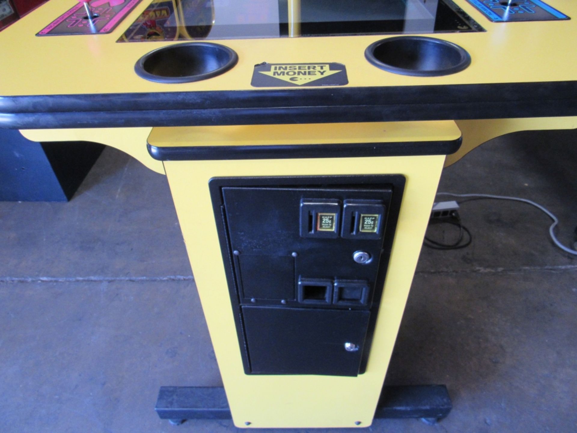 PACMAN BATTLE ROYALE 4 PLAYER TABLE ARCADE GAME - Image 6 of 11