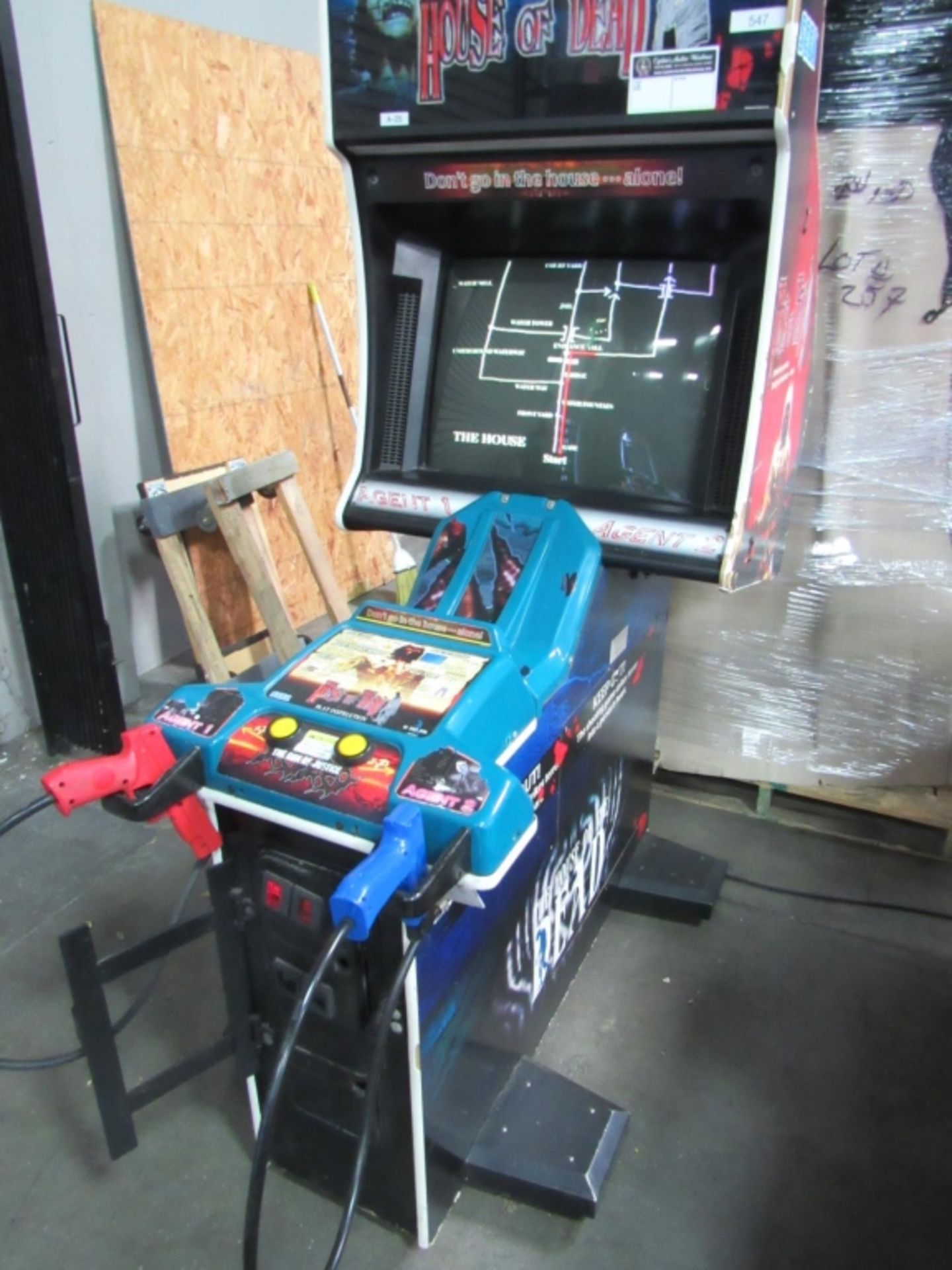 THE HOUSE OF THE DEAD ZOMBIE SHOOTER ARCADE GAME - Image 4 of 4