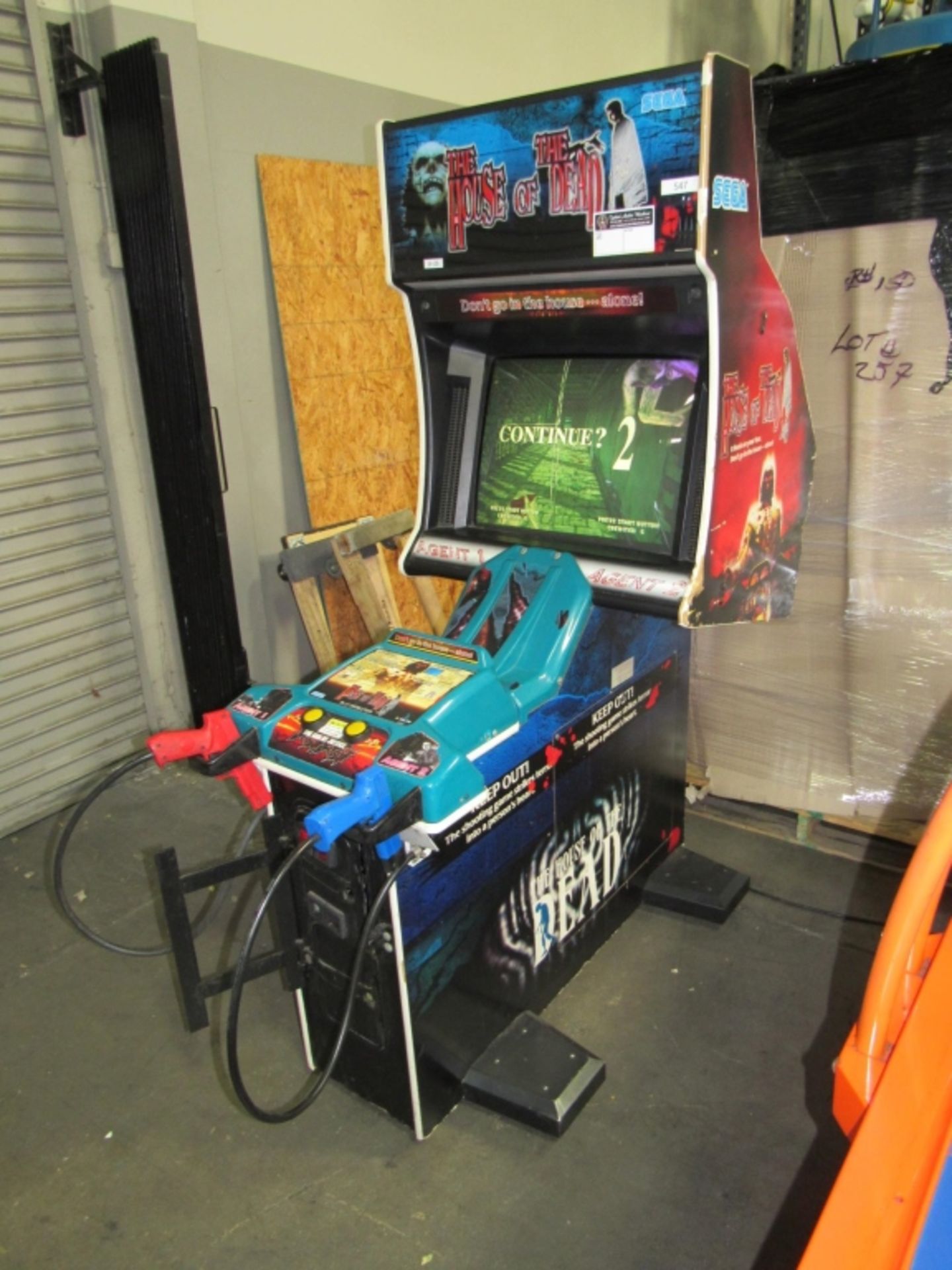 THE HOUSE OF THE DEAD ZOMBIE SHOOTER ARCADE GAME - Image 2 of 4