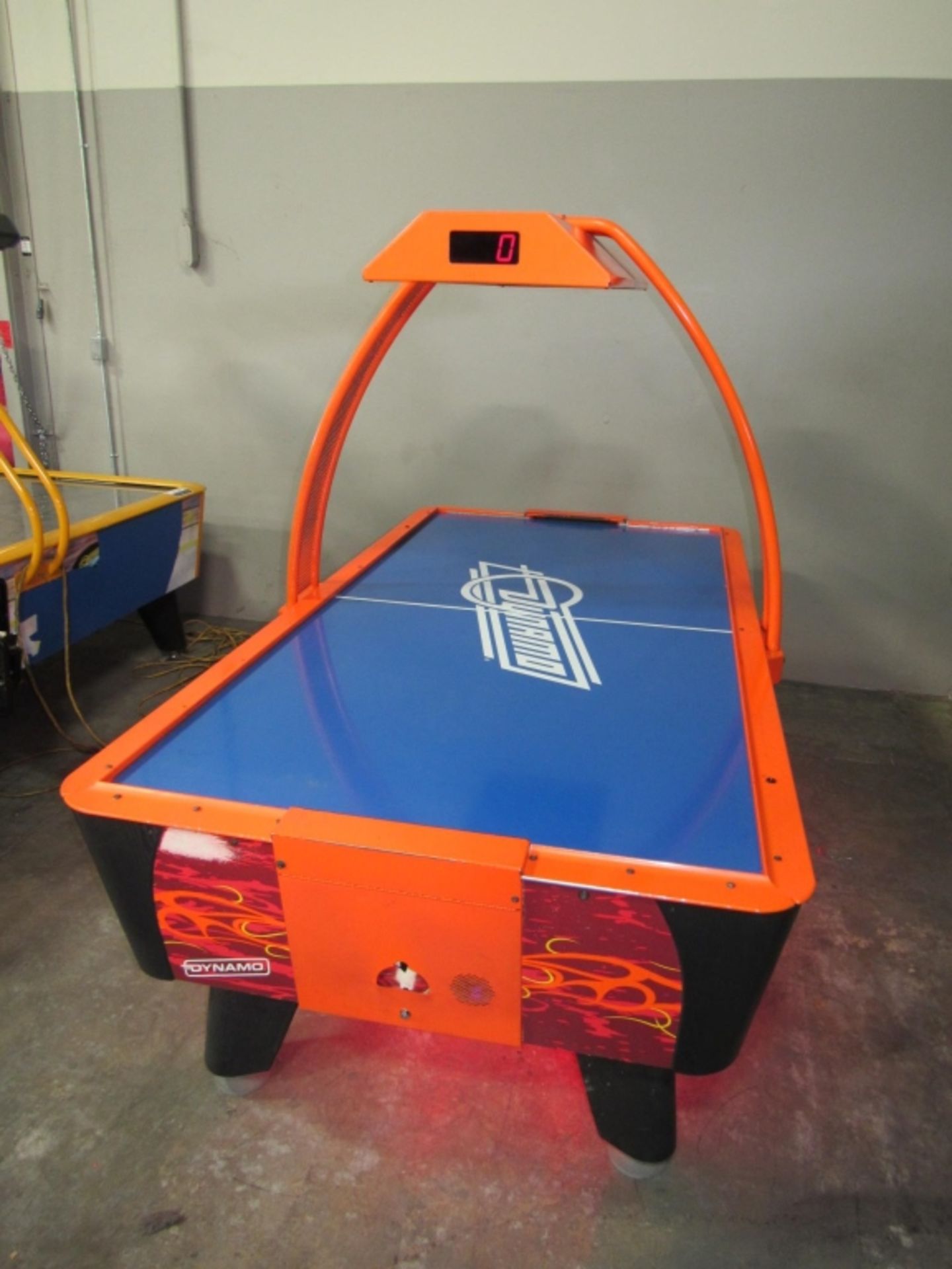 AIR HOCKEY DYNAMO FIRESTORM W/ OVERHEAD SCORING - Image 10 of 10