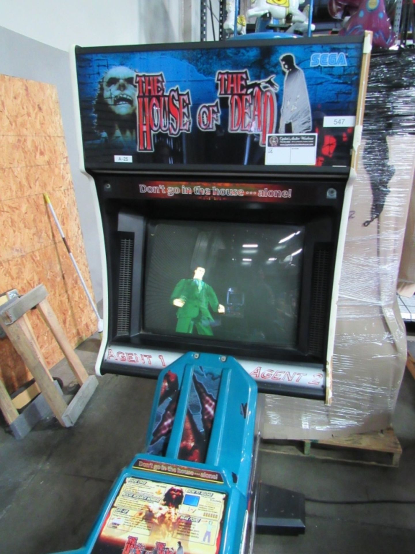 THE HOUSE OF THE DEAD ZOMBIE SHOOTER ARCADE GAME - Image 3 of 4