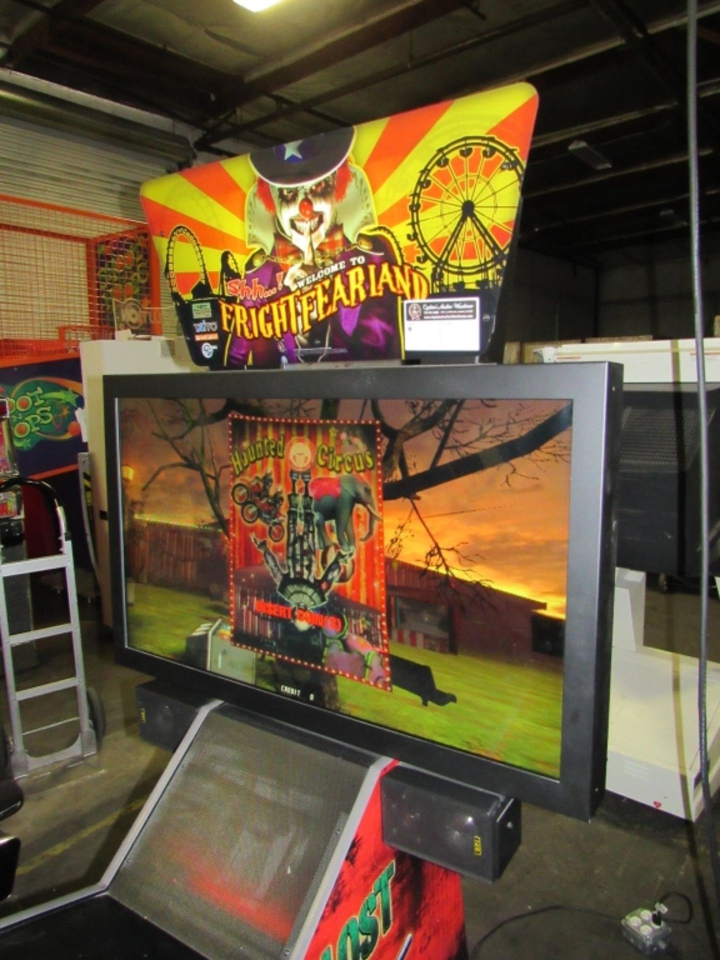 FRIGHT FEARLAND 42" LCD FIXED GUN ARCADE GAME - Image 3 of 7