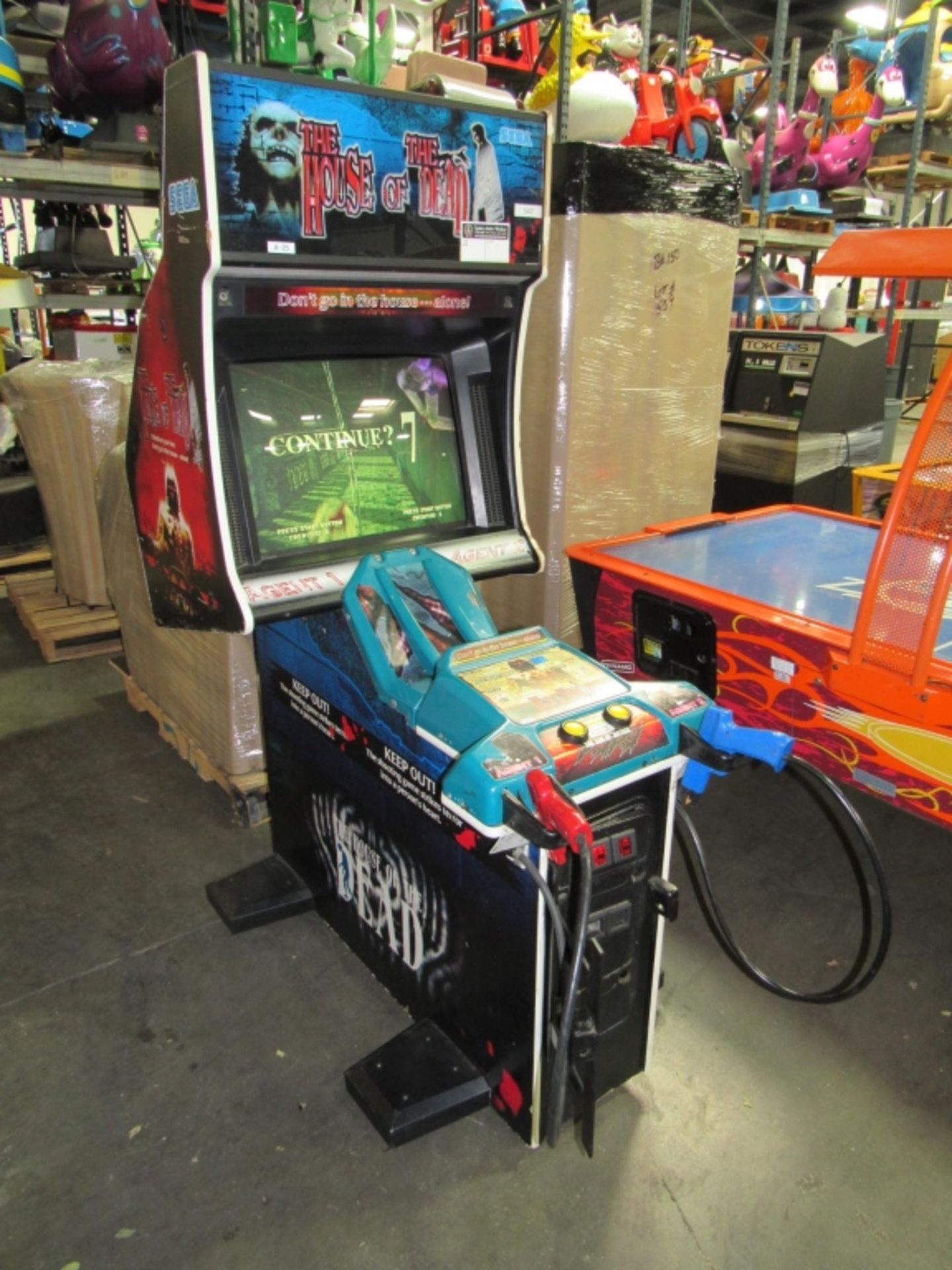 THE HOUSE OF THE DEAD ZOMBIE SHOOTER ARCADE GAME