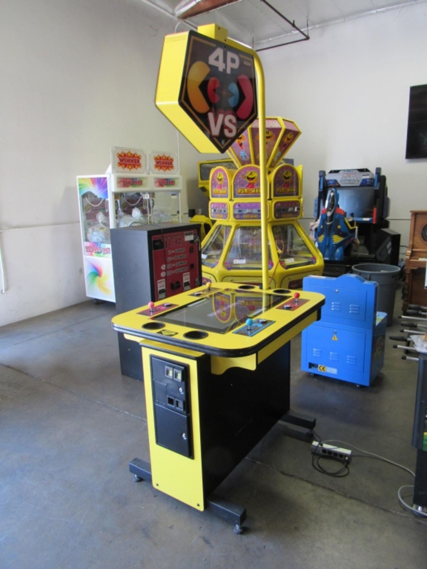 PACMAN BATTLE ROYALE 4 PLAYER TABLE ARCADE GAME - Image 8 of 11