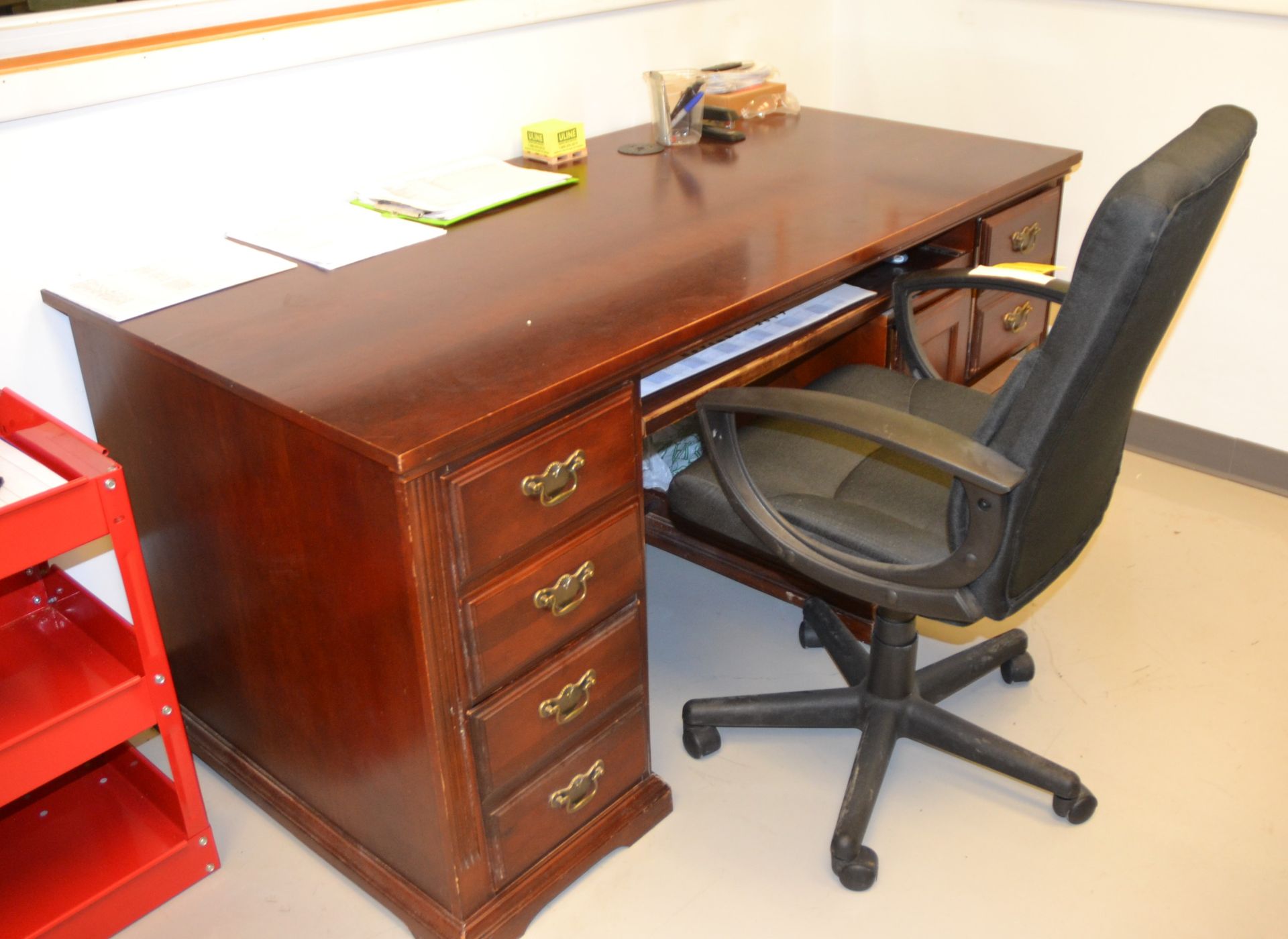 WOOD DOUBLE PEDESTAL DESK & CHAIR