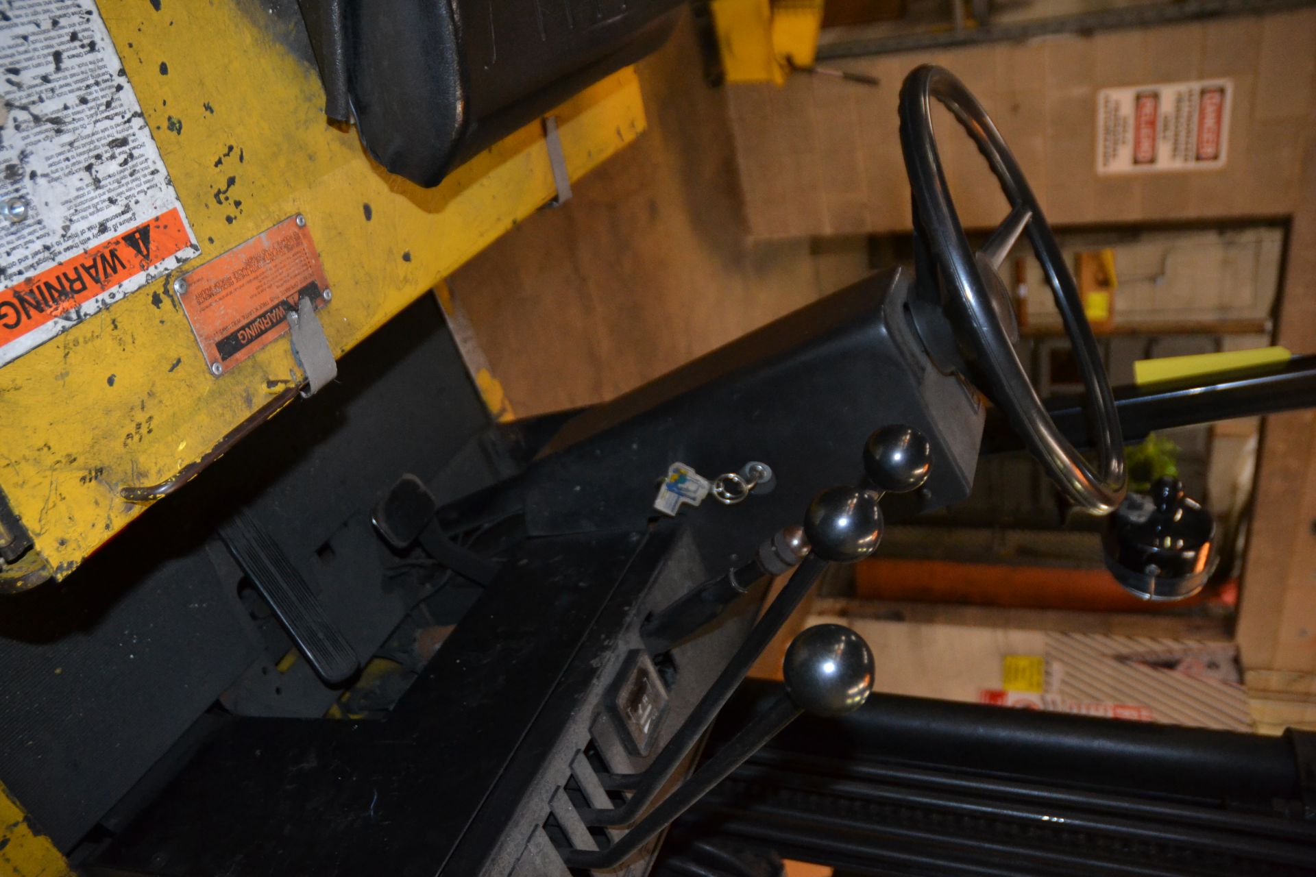 YALE ELECTRIC 4K LB. FORKLIFT W/ CHARGER - Image 2 of 3