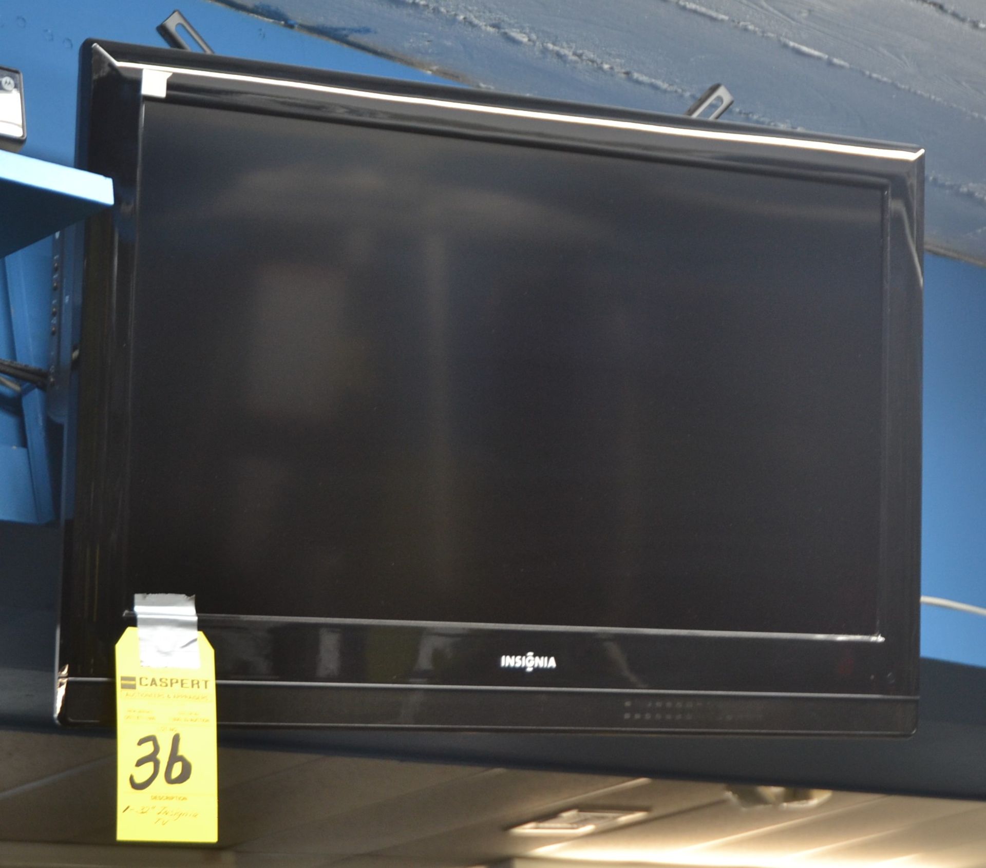 32" INSIGNIA TV