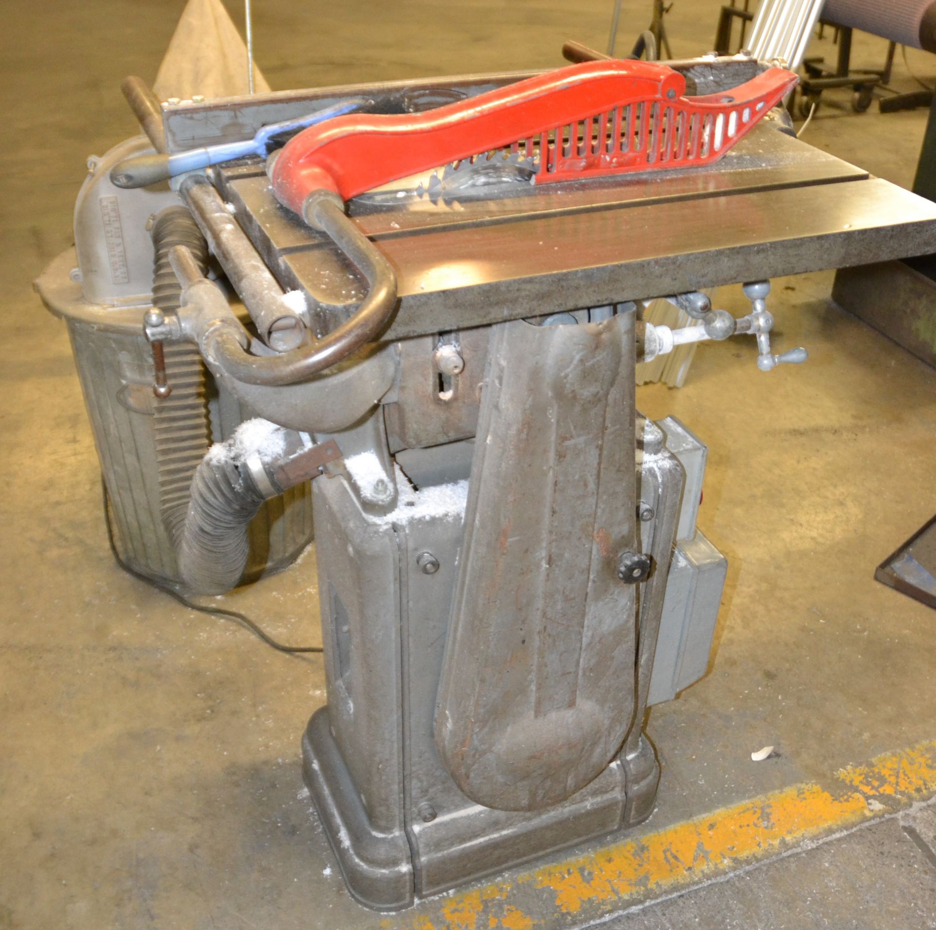 DELTA TABLE SAW WITH DUST COLLECTOR