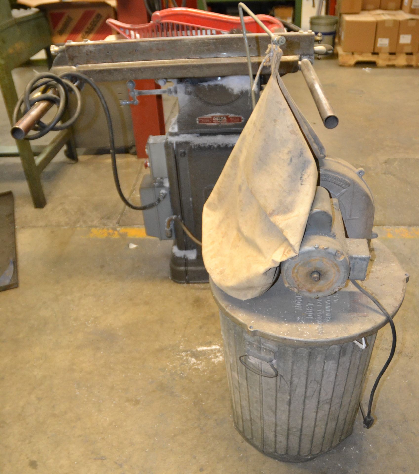 DELTA TABLE SAW WITH DUST COLLECTOR - Image 2 of 2