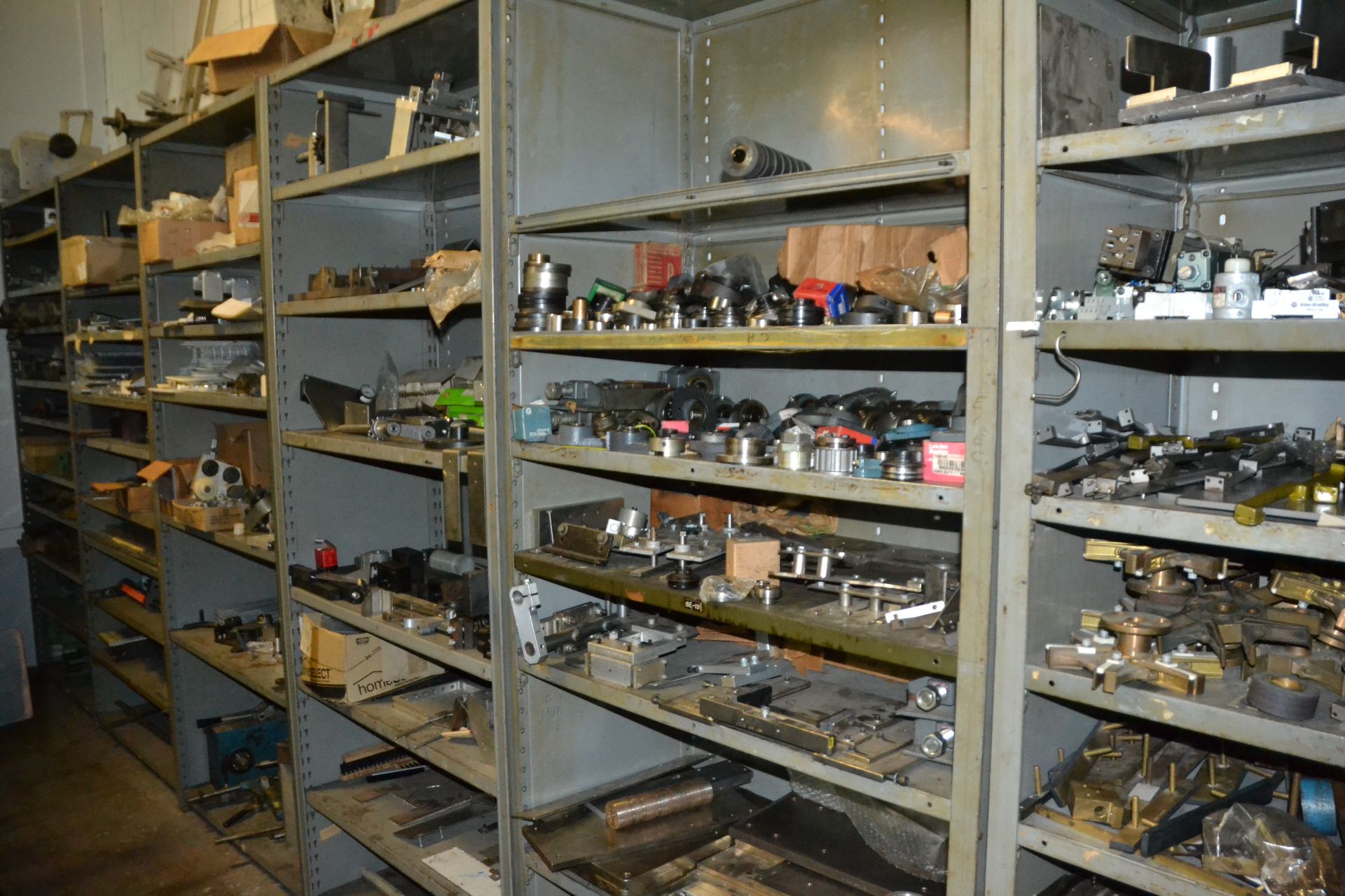 LOT - CONTENTS OF PARTS ON SHELVING - Image 2 of 3