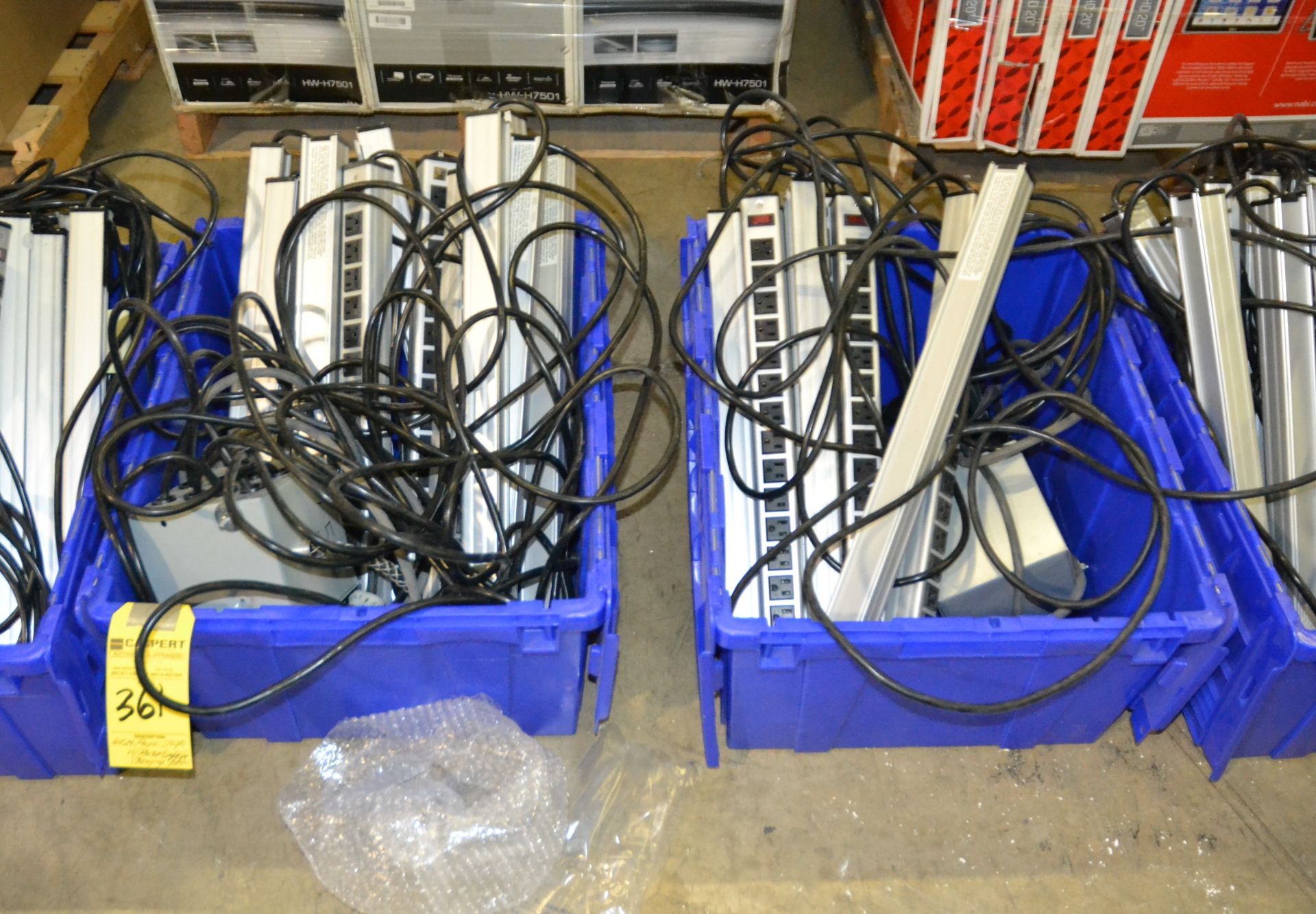 LOT-24 POWER STRIPS W/CHARGING STATION