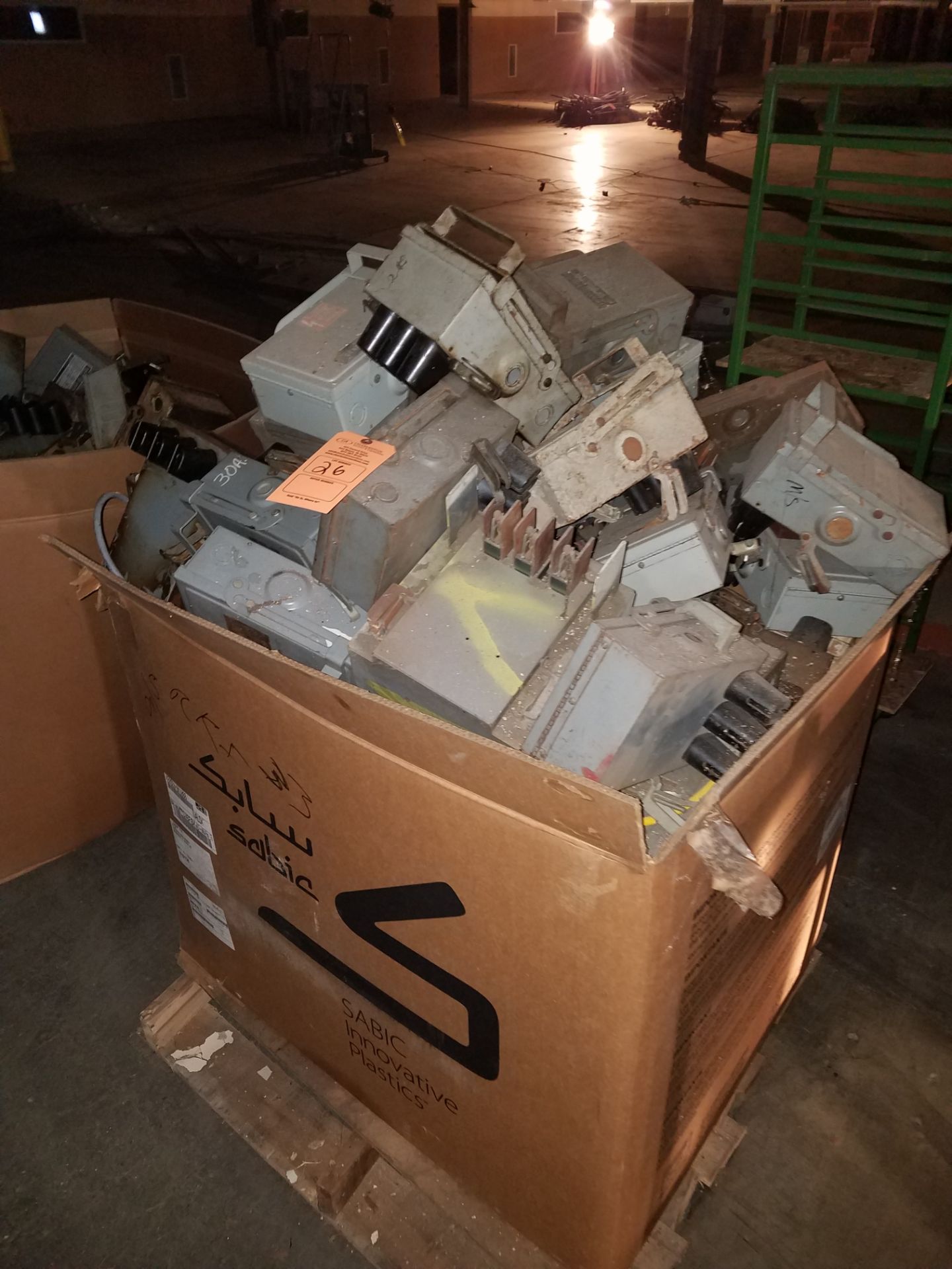 CRATE OF VARIOUS GE BUSS PLUGS(LOCATED AT: 709 WEST WALL STREET, MORRISON IL 61270)