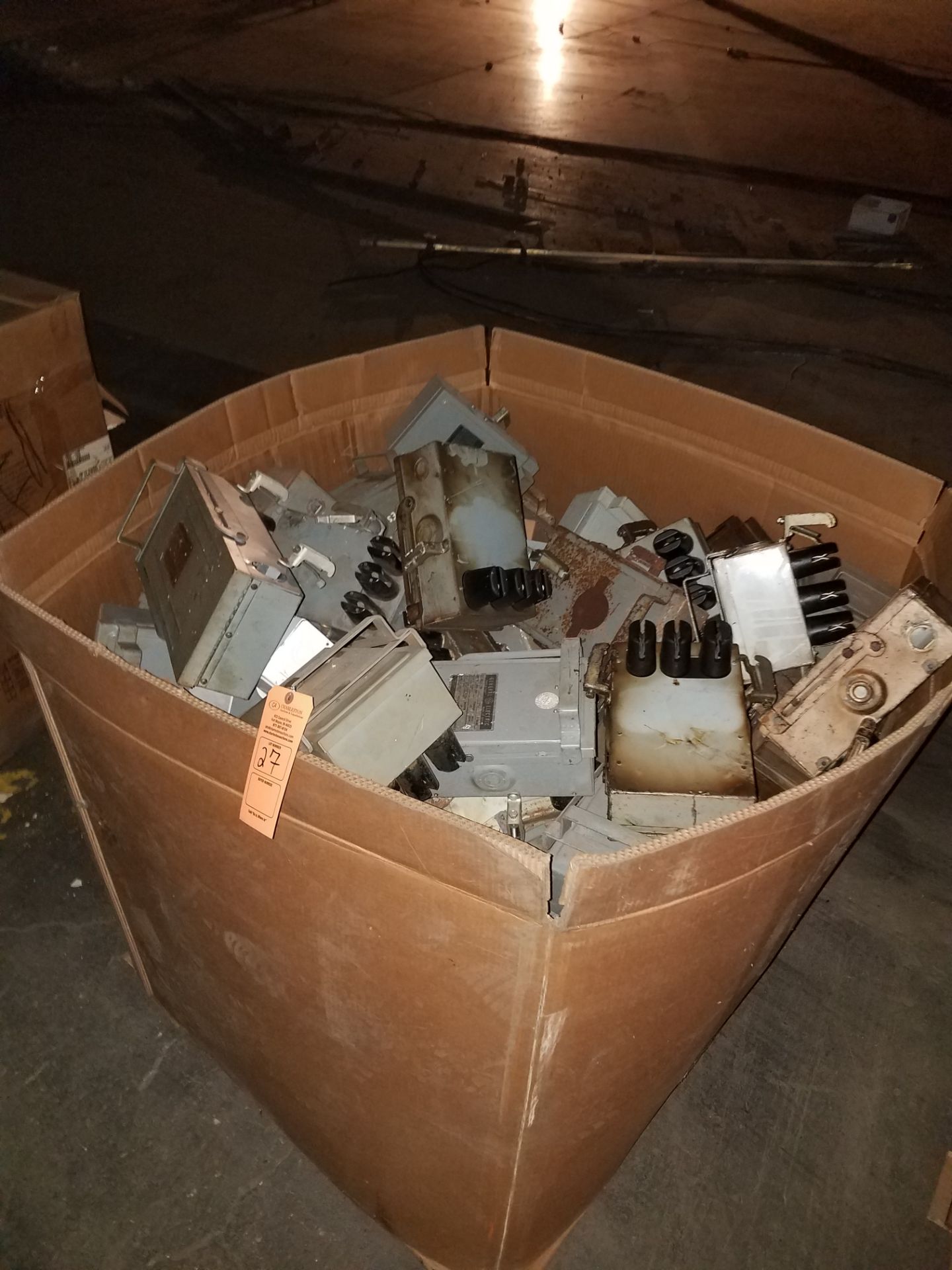 CRATE OF VARIOUS GE BUSS PLUGS(LOCATED AT: 709 WEST WALL STREET, MORRISON IL 61270)