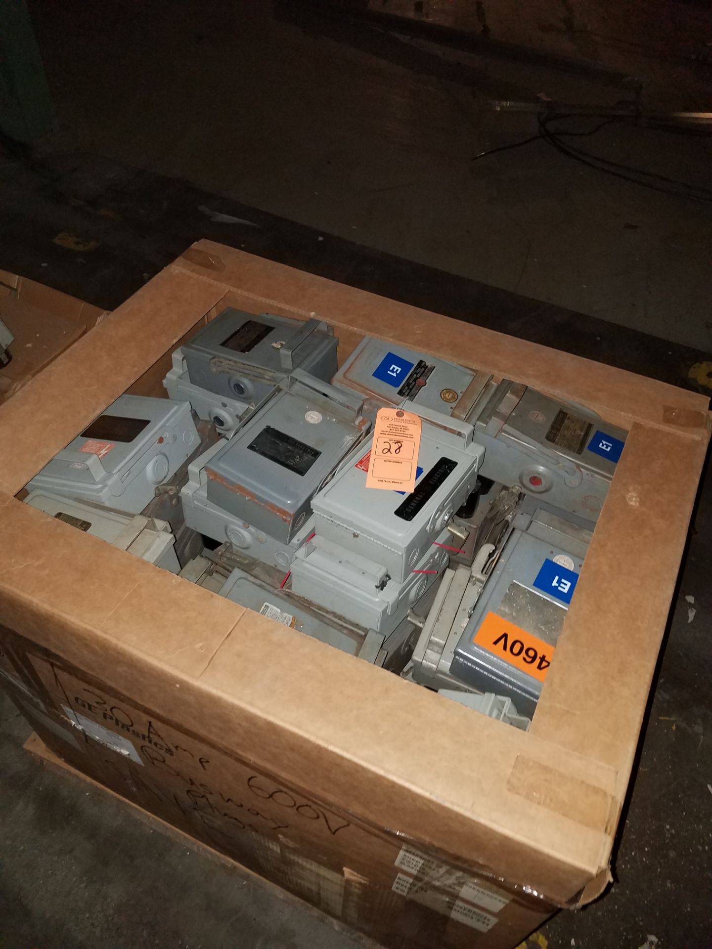 CRATE OF VARIOUS GE BUSS PLUGS(LOCATED AT: 709 WEST WALL STREET, MORRISON IL 61270)