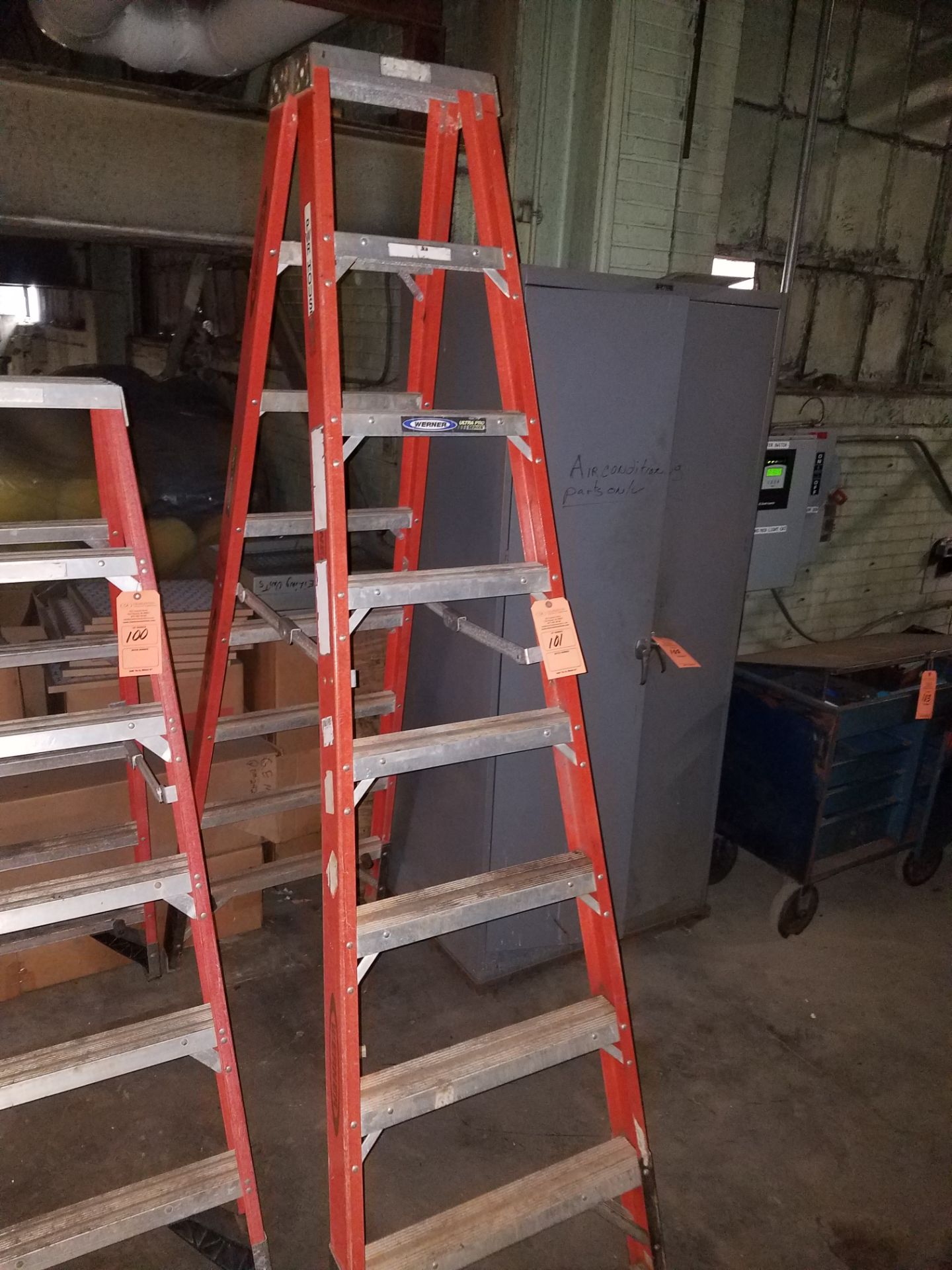 WERNER FIBERGLASS LADDER 8'(LOCATED AT 2000 TAYLOR STREET, FORT WAYNE IN 46802)