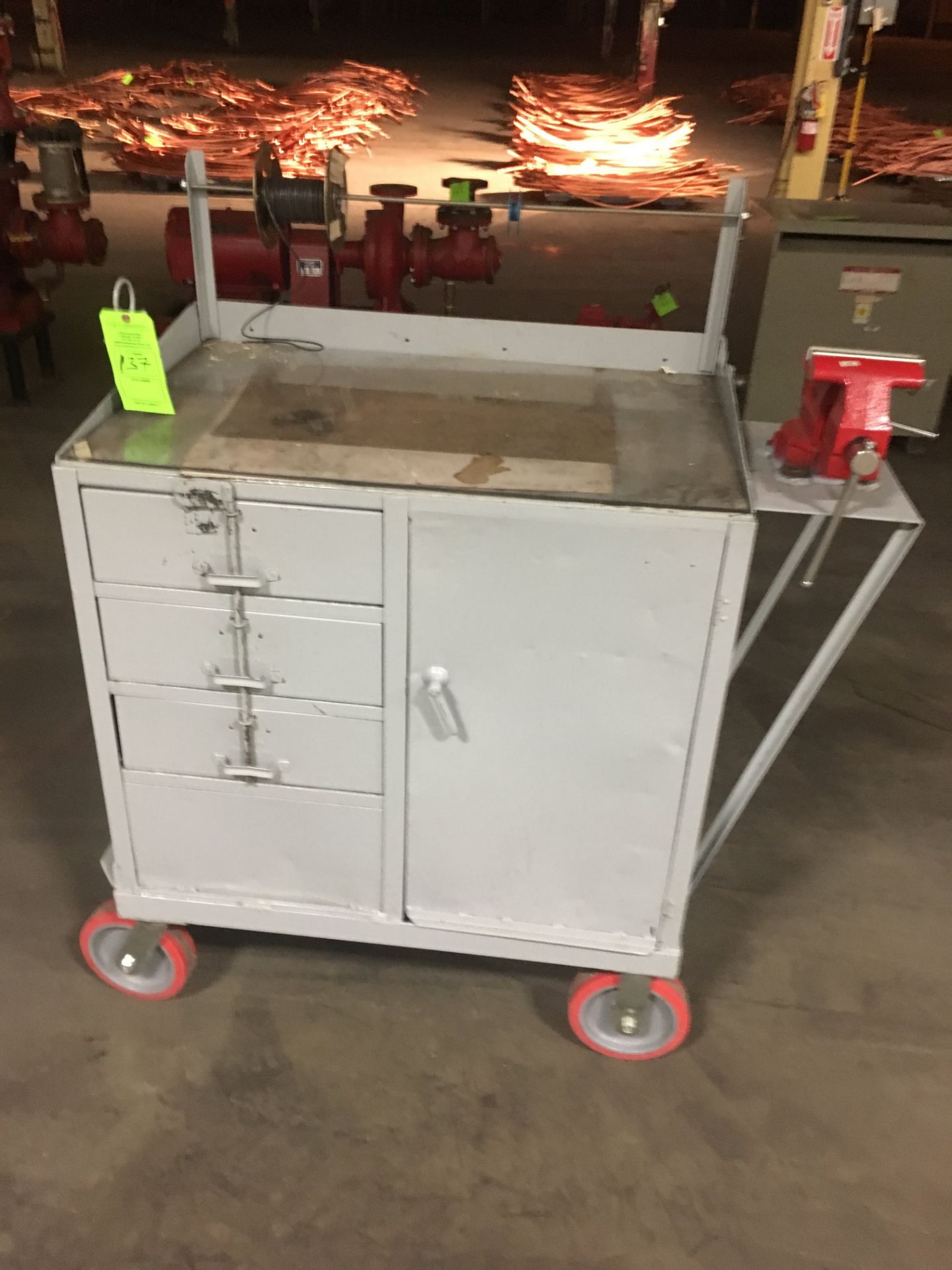 4-WHEEL PORTABLE STEEL TOOL BOX W/VISE(LOCATED AT 2000 TAYLOR STREET, FORT WAYNE IN 46802)