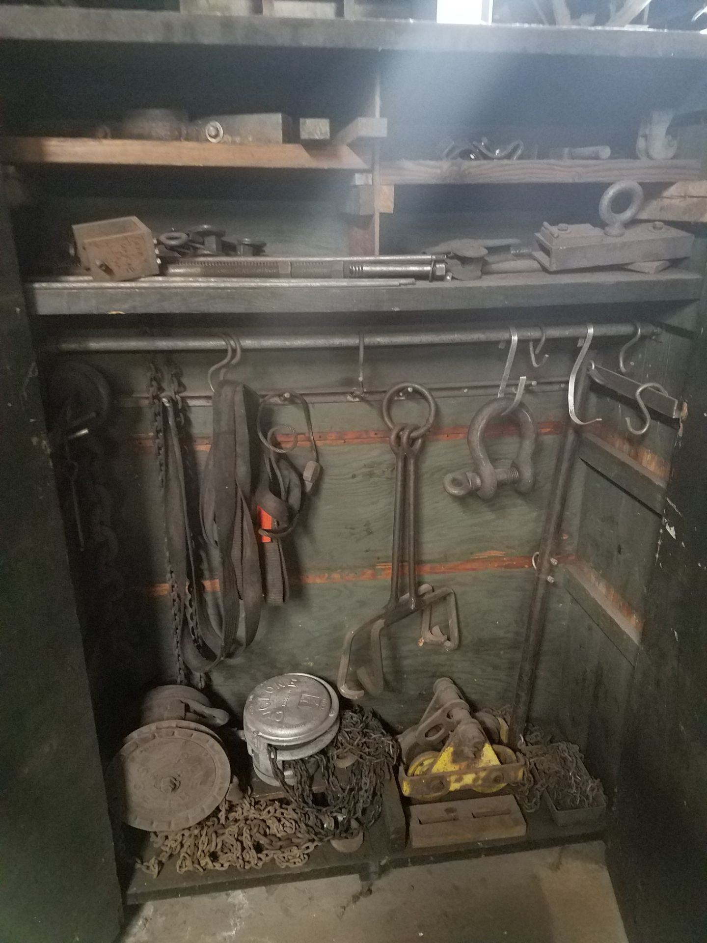 WOOD CABINET & CONTENTS; MANUAL HOISTS, STRAPS, CHAINS & SPREADER BAR(LOCATED AT 2000 TAYLOR STREET,