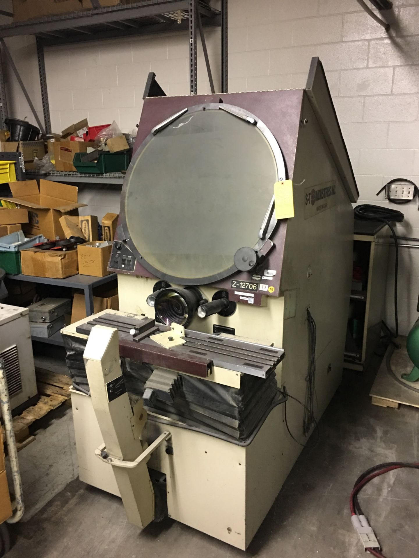 S-T INDUSTRIES OPTICAL COMPARATOR MODEL 22-2600 S#T914802 115 VOLTS, 8 AMPS, 50-60 CYCLES, 1 PHASE( - Image 4 of 6