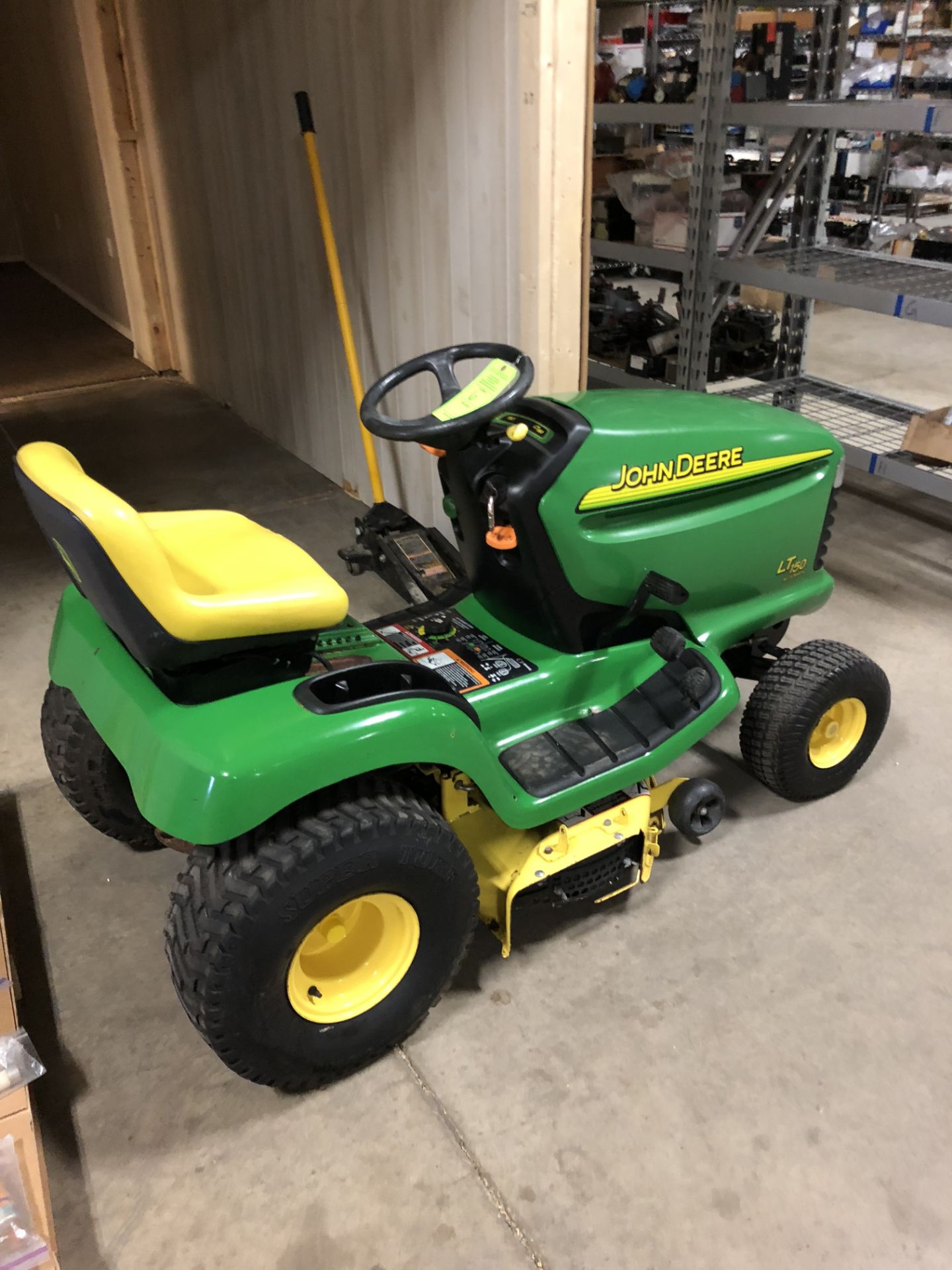 JOHN DEERE LAWN TRACTOR LT150 AUTOMATIC 15HP 38" DECK HYDROSTATIC