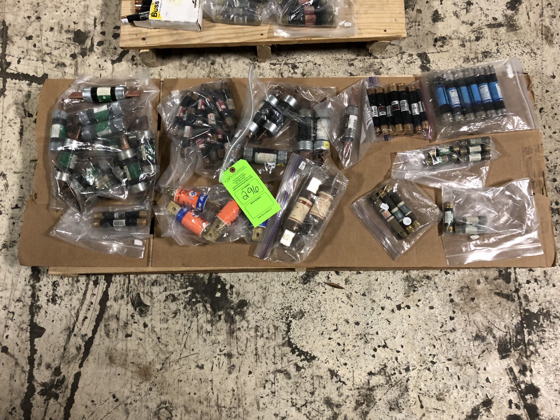 ASSORTED FUSES LPS-RK5; 200,000 AMPS