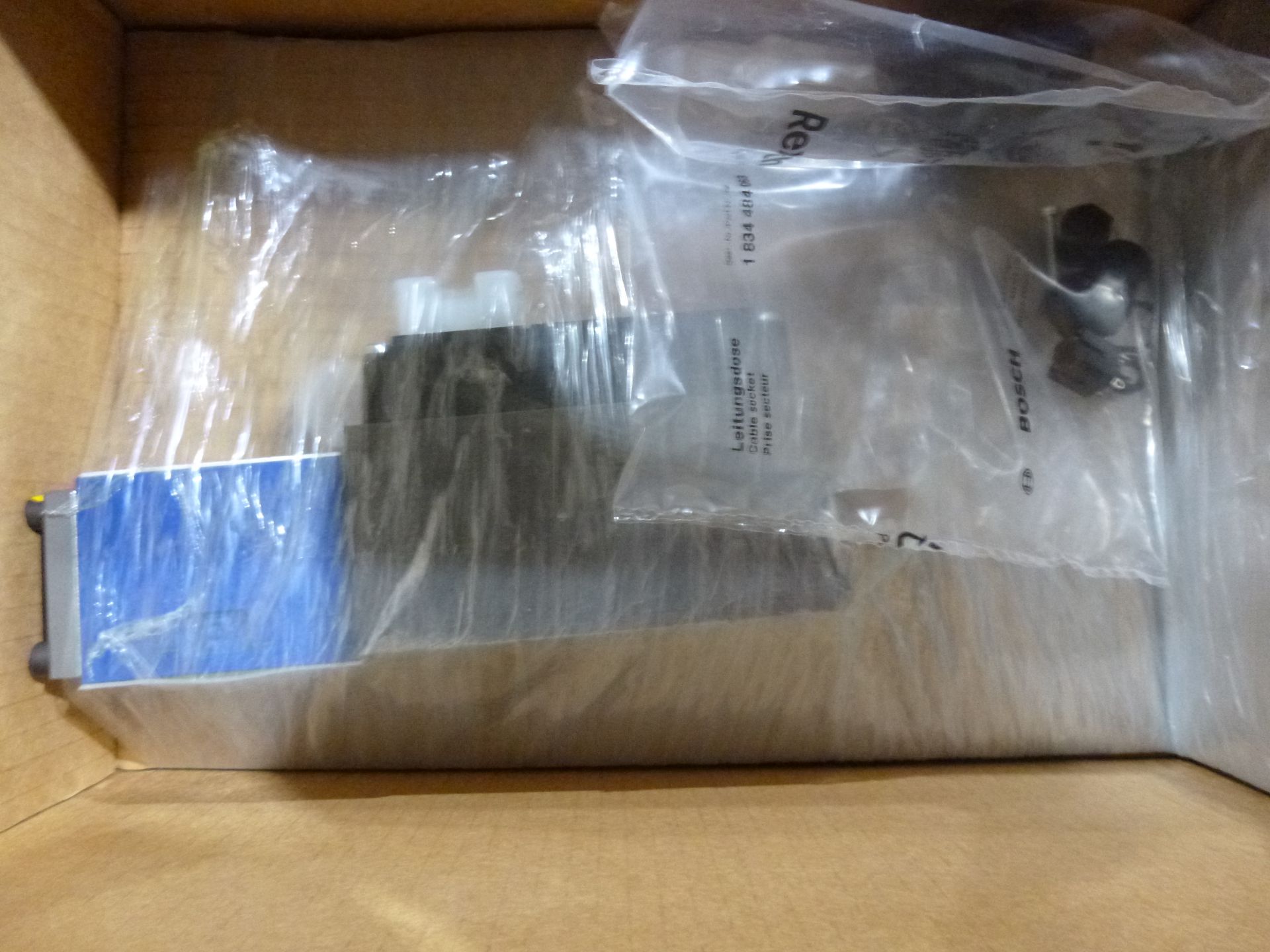 Rexroth valve part number 0811404039, new as pictured, as always with Brolyn LLC auctions, all - Image 3 of 3