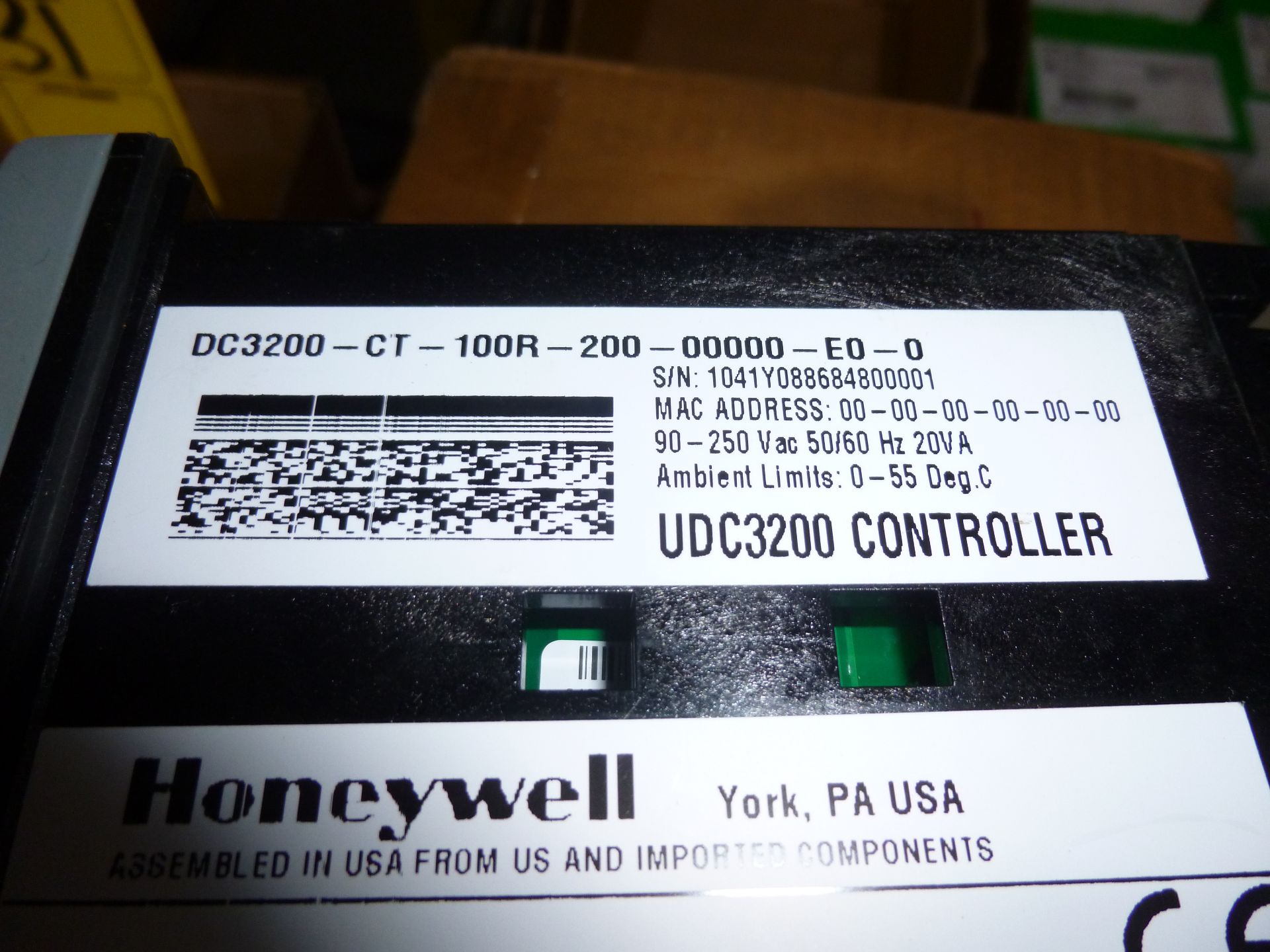 Honeywell controller DC3200-CT-100R-200-00000-E0-0, appears new without box, as always with Brolyn - Image 2 of 2