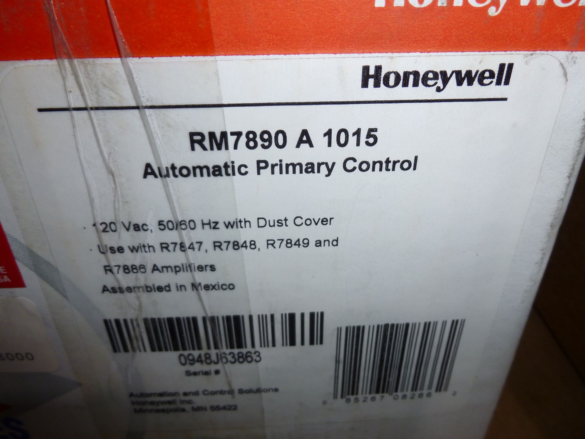 Honeywell RM7890-A-1015 automatic Primary Control, new in box, as always with Brolyn LLC auctions, - Image 2 of 2