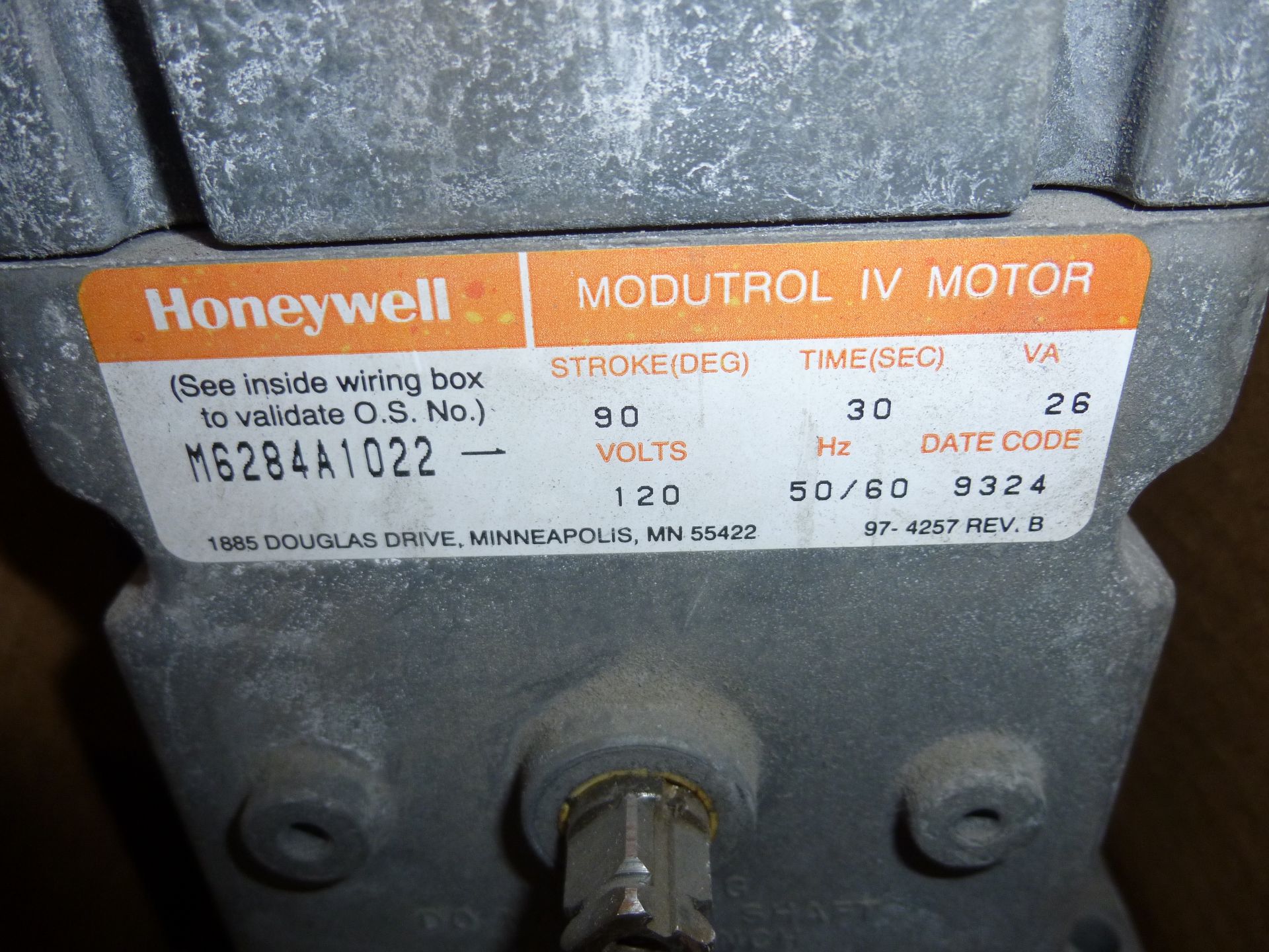 Honeywell Modutrol IV motor M6284A1022, as always with Brolyn LLC auctions, all lots can be picked - Image 2 of 2