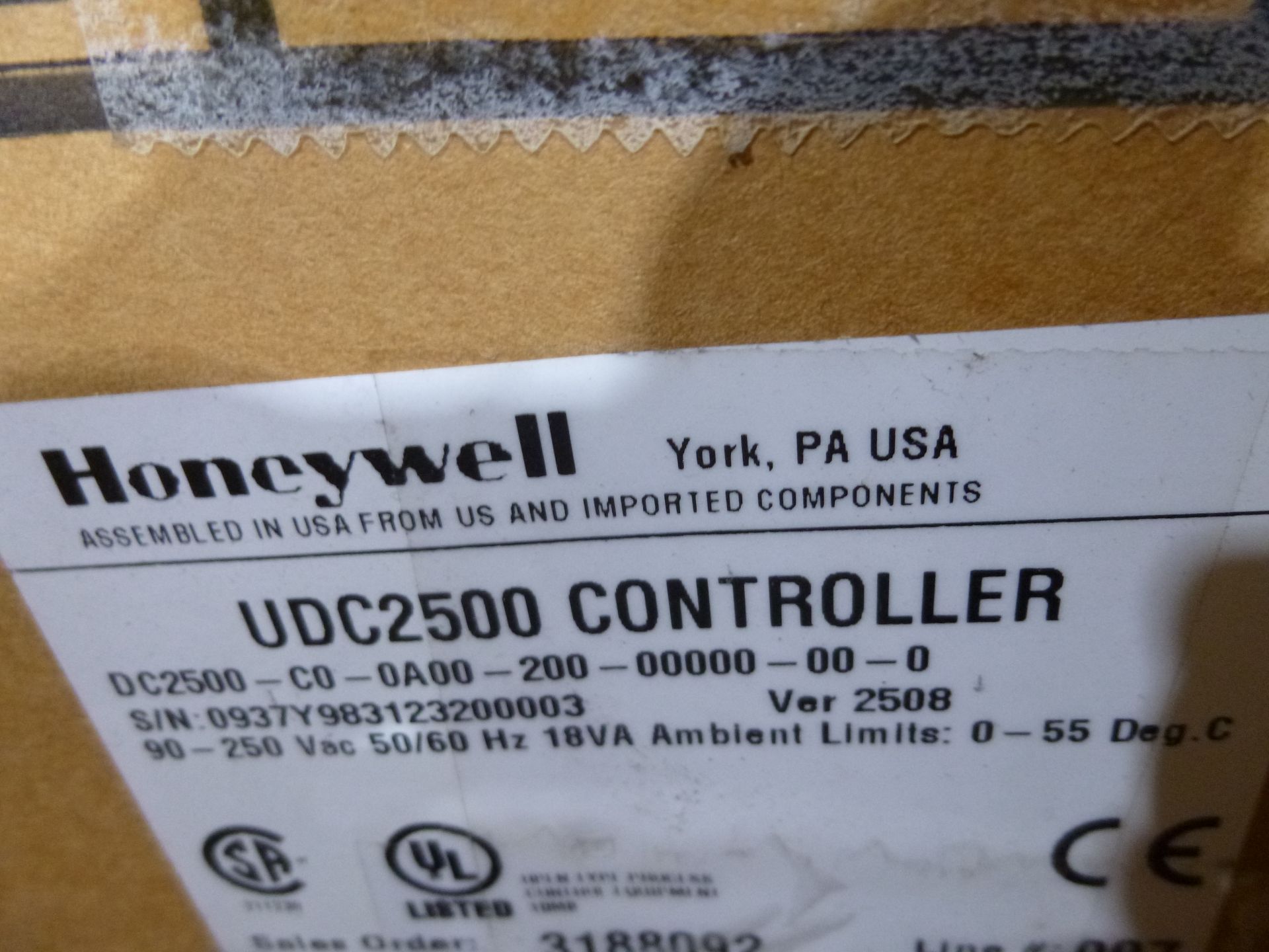 Honeywell controller UDC2500 part number DC2500-C0-0A00-200-00000-00-0 new, as always with Brolyn - Image 2 of 2