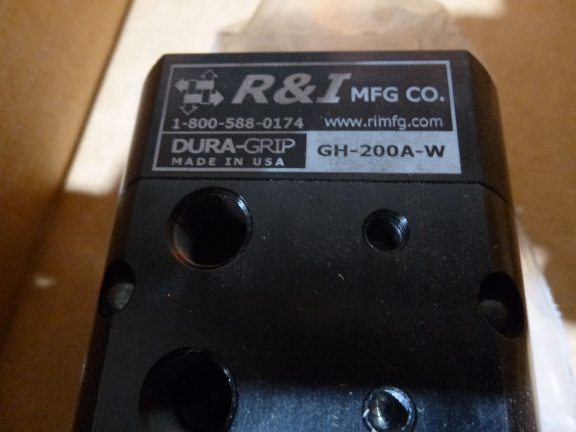 R&I mfg co, dura-grip Model GH-200a-w, new as pictured, as always with Brolyn LLC auctions, all lots - Image 2 of 2