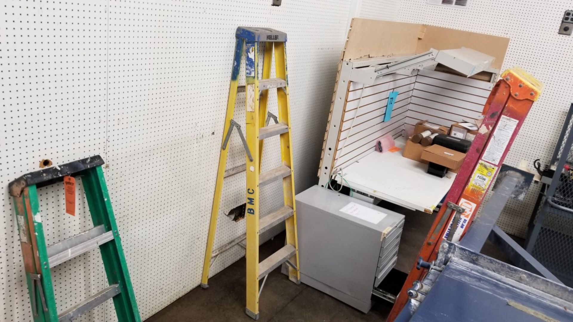 6' FOLDING LADDER