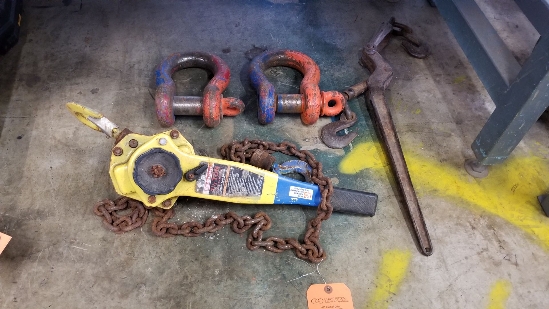 LOT (1) HAUL MASTER 1-1/2 TON CHAIN COME-ALONG / (1) CHAIN BINDER / (2) HEAVY DUTY CLEVICES