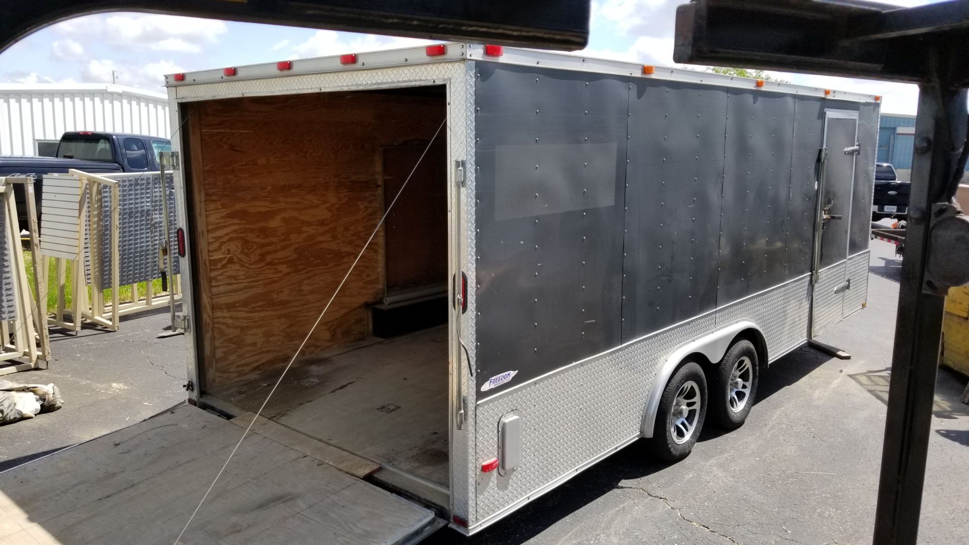 2012 FREEDOM TRAILERS, LLC 8.5' x 20' ENCLOSED ALUMINUM TRAILER / GVWR 7,000 LB / 3,800 LB MAX CARGO - Image 3 of 4