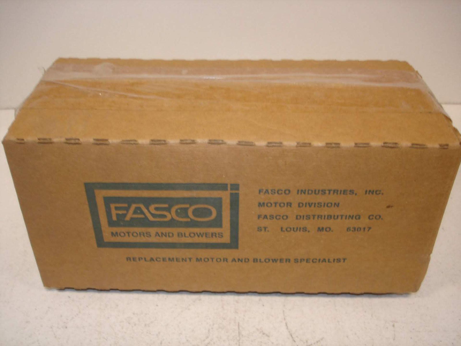 (1) *NEW* FASCO D201 SHADED POLE HP1/100 V115 RPM3000 THERMALLY PROTECTED *NEW*; (1) Fasco D121 3. - Image 3 of 4