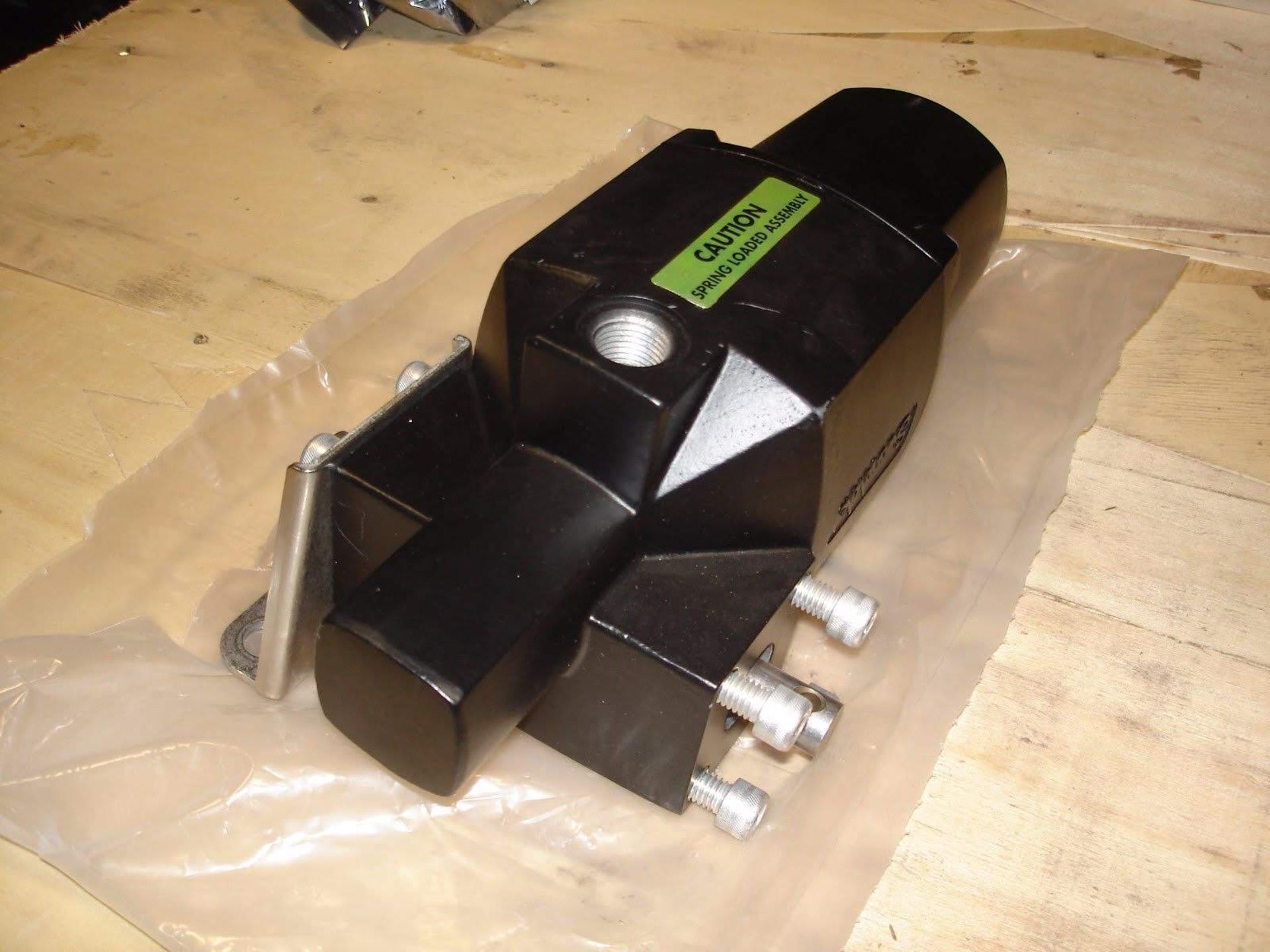 (1) *NIB* Swagelok Pneumatic Actuator 155 SR 200 PSI MAX *NIB* - Image 3 of 5