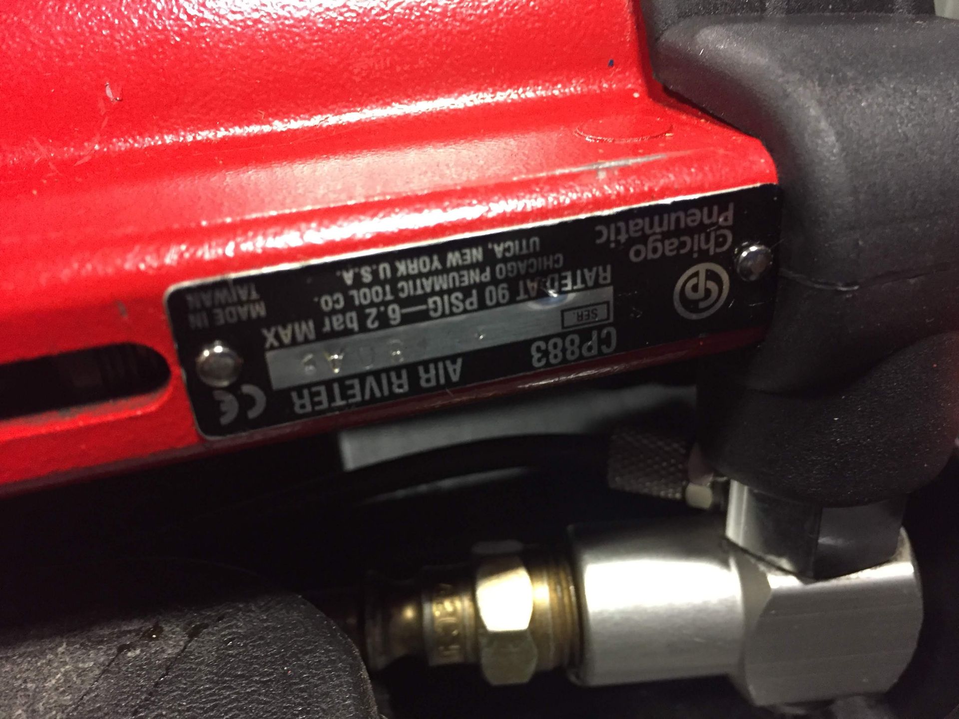 (1) *NICE* Chicago Pneumatic CP883 Air-Hydraulic Riveter w/Vacuum Collection System *USED* - Image 4 of 4