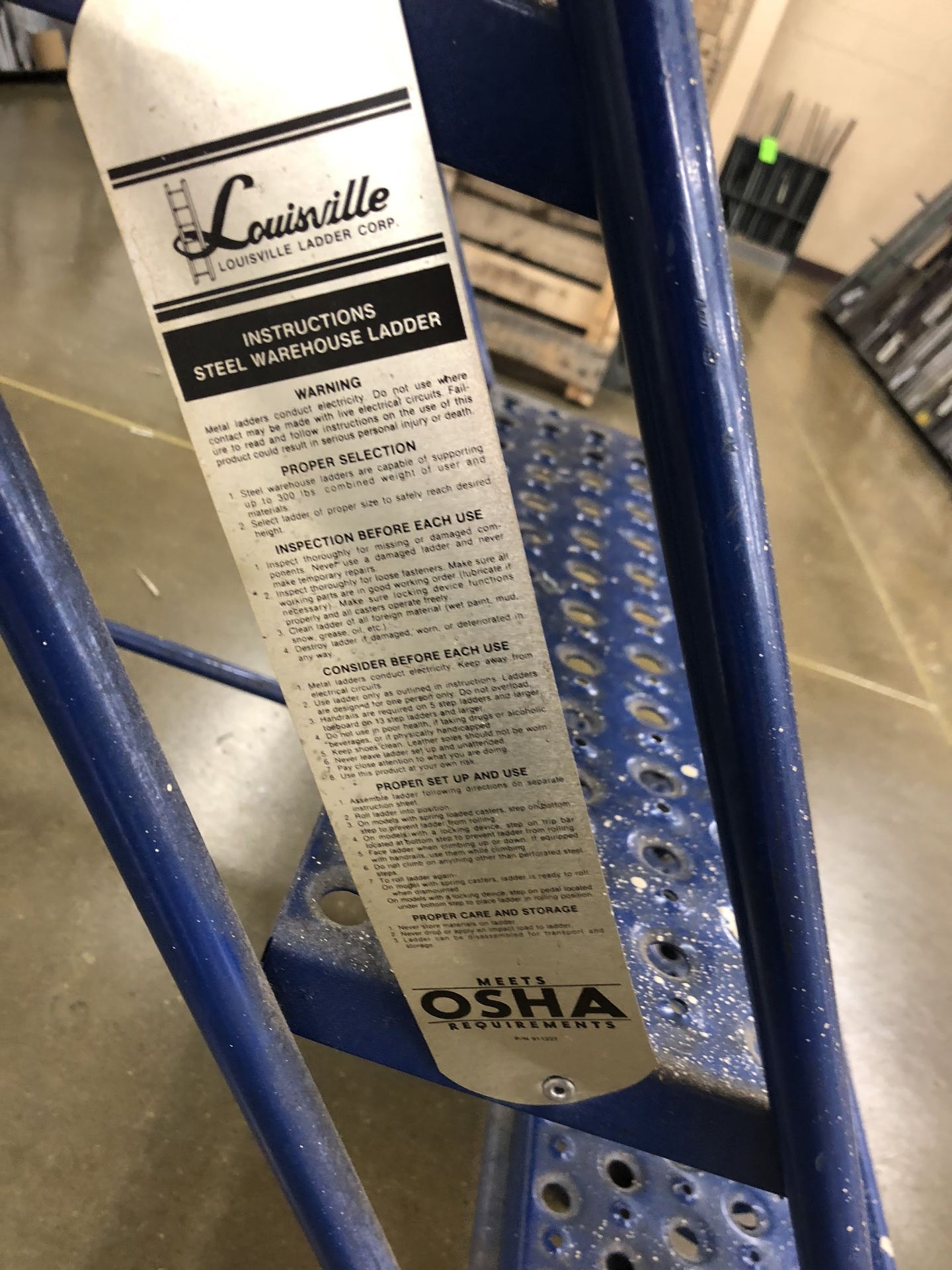 LOUISVILLE LADDER OSHA APPROVED 10'FT SAFETY LADDER LOCKING FEET (CANT REMOVE UNTIL WEDNEDAY, AUGUST - Image 2 of 2